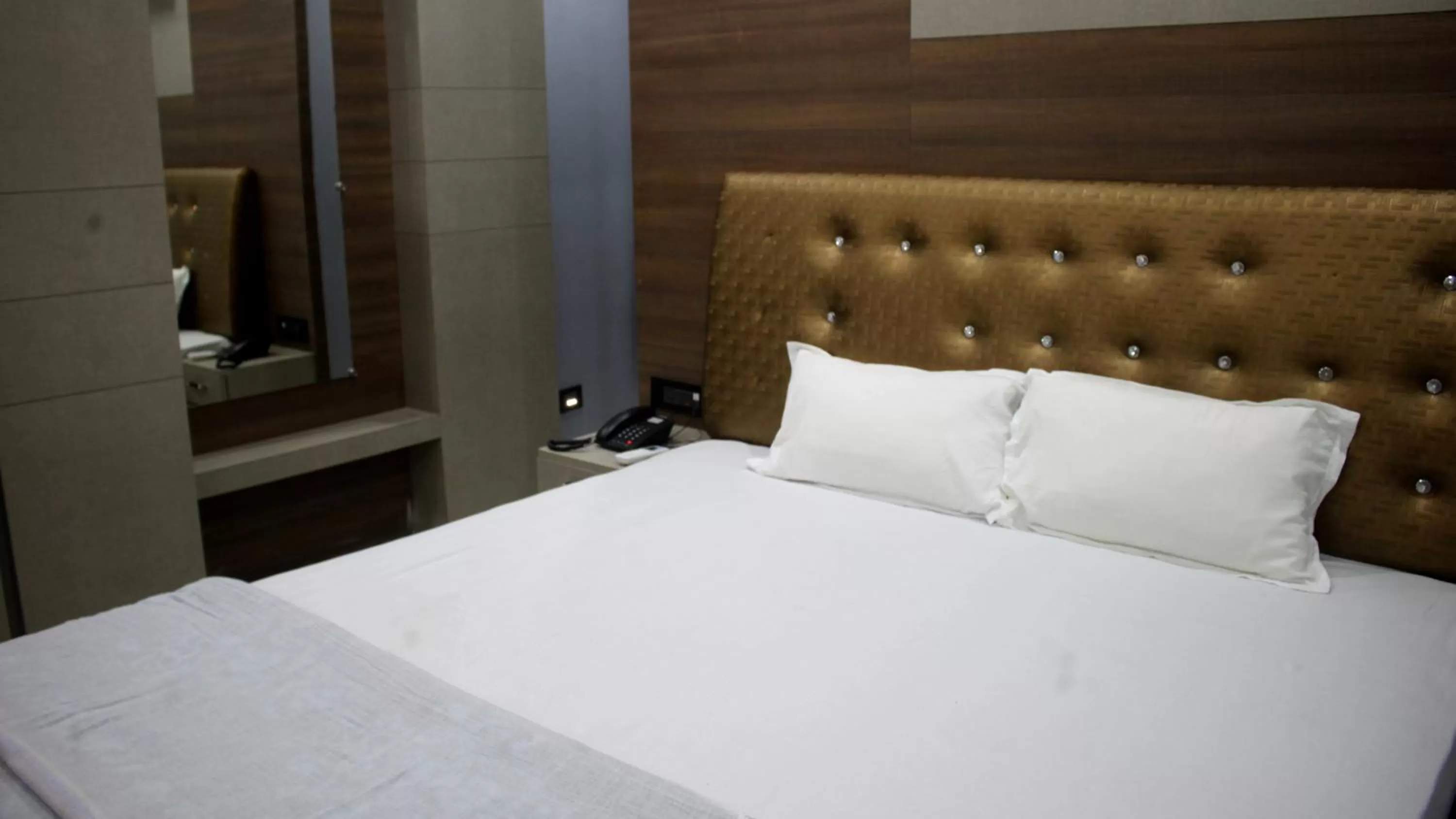 Bedroom, Bed in Hotel Shreemoyee Inn - Kamakhya Temple