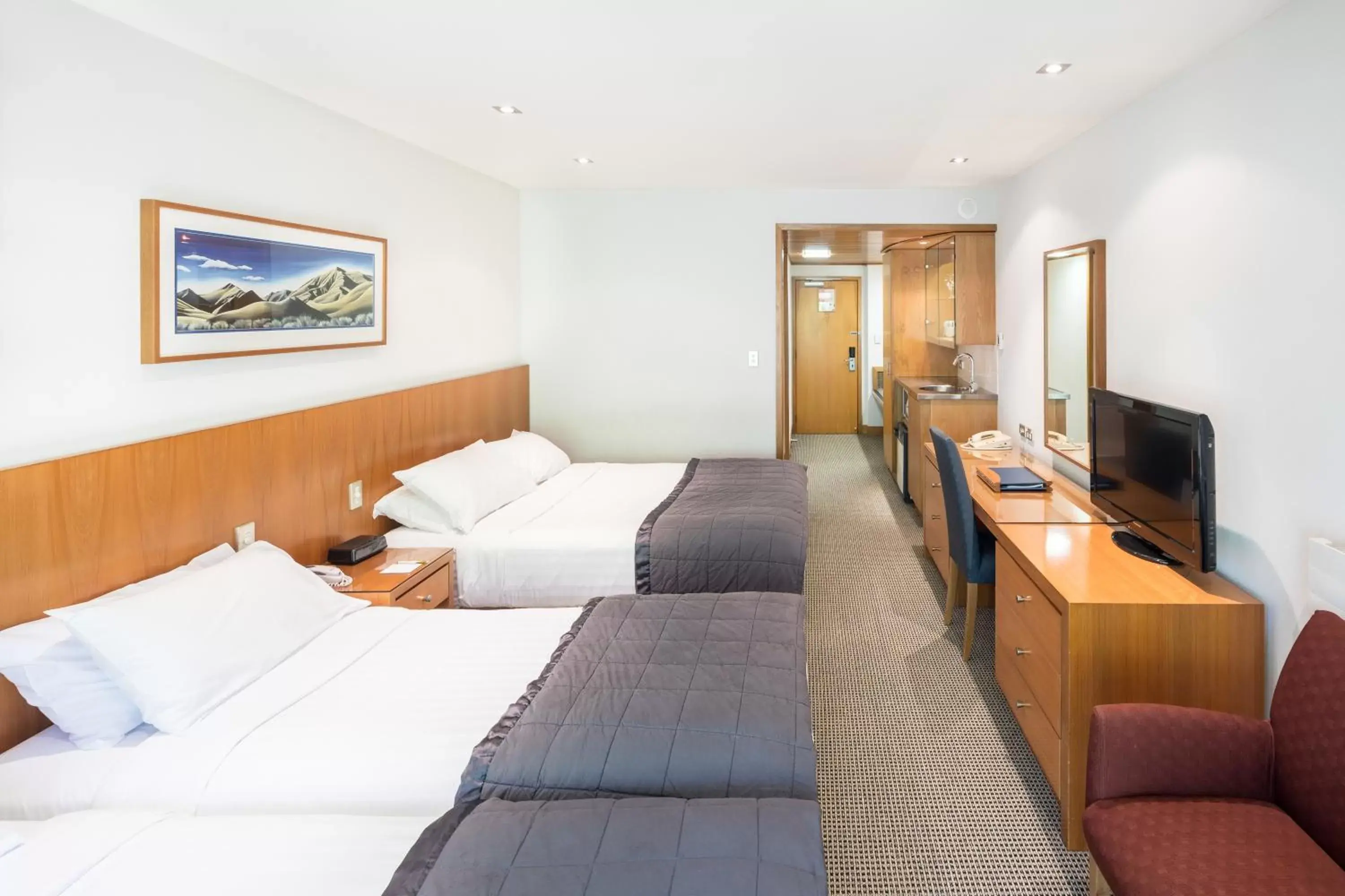 Photo of the whole room, Bed in Commodore Airport Hotel Christchurch