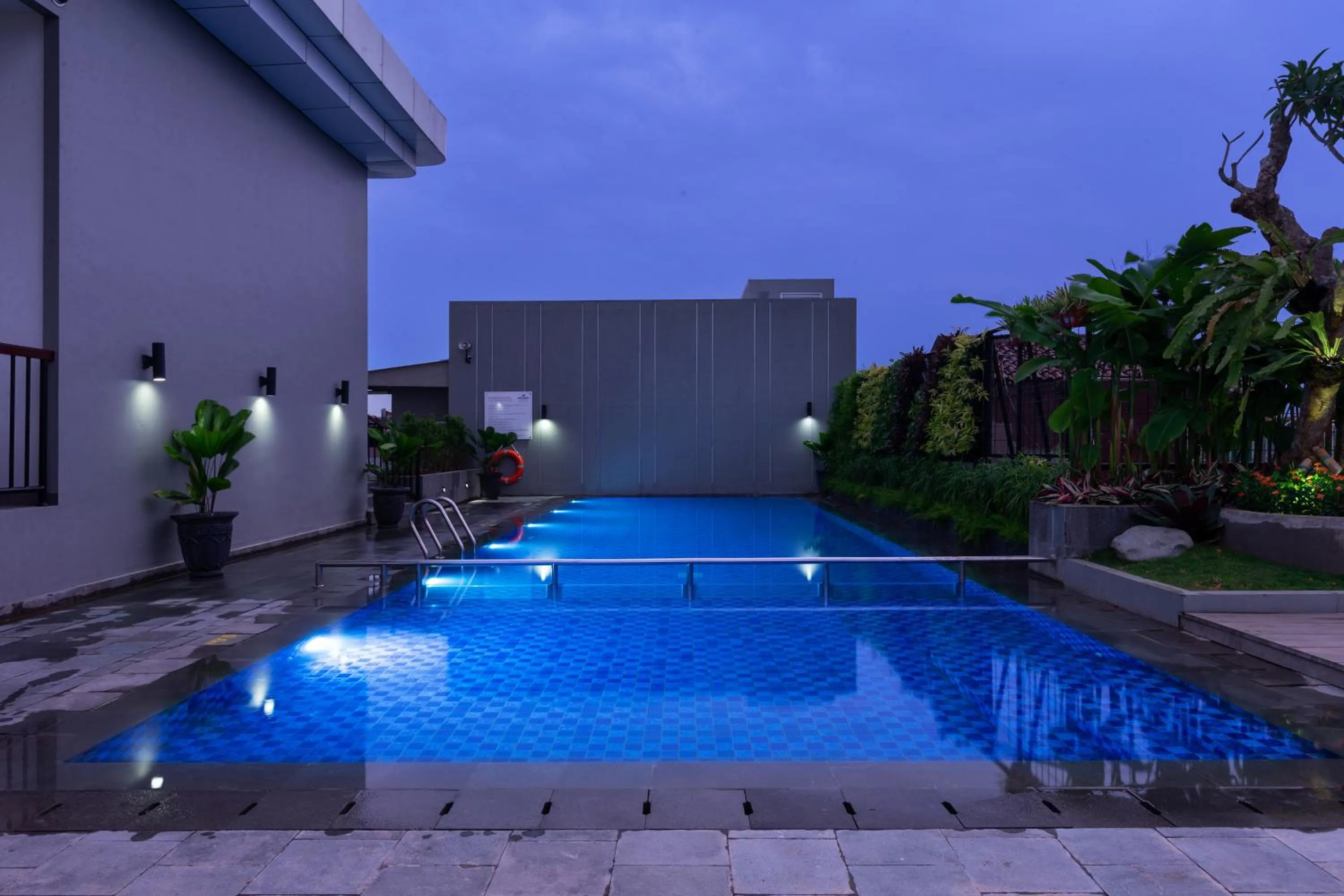 Swimming pool in Hotel Santika Pasir Koja Bandung
