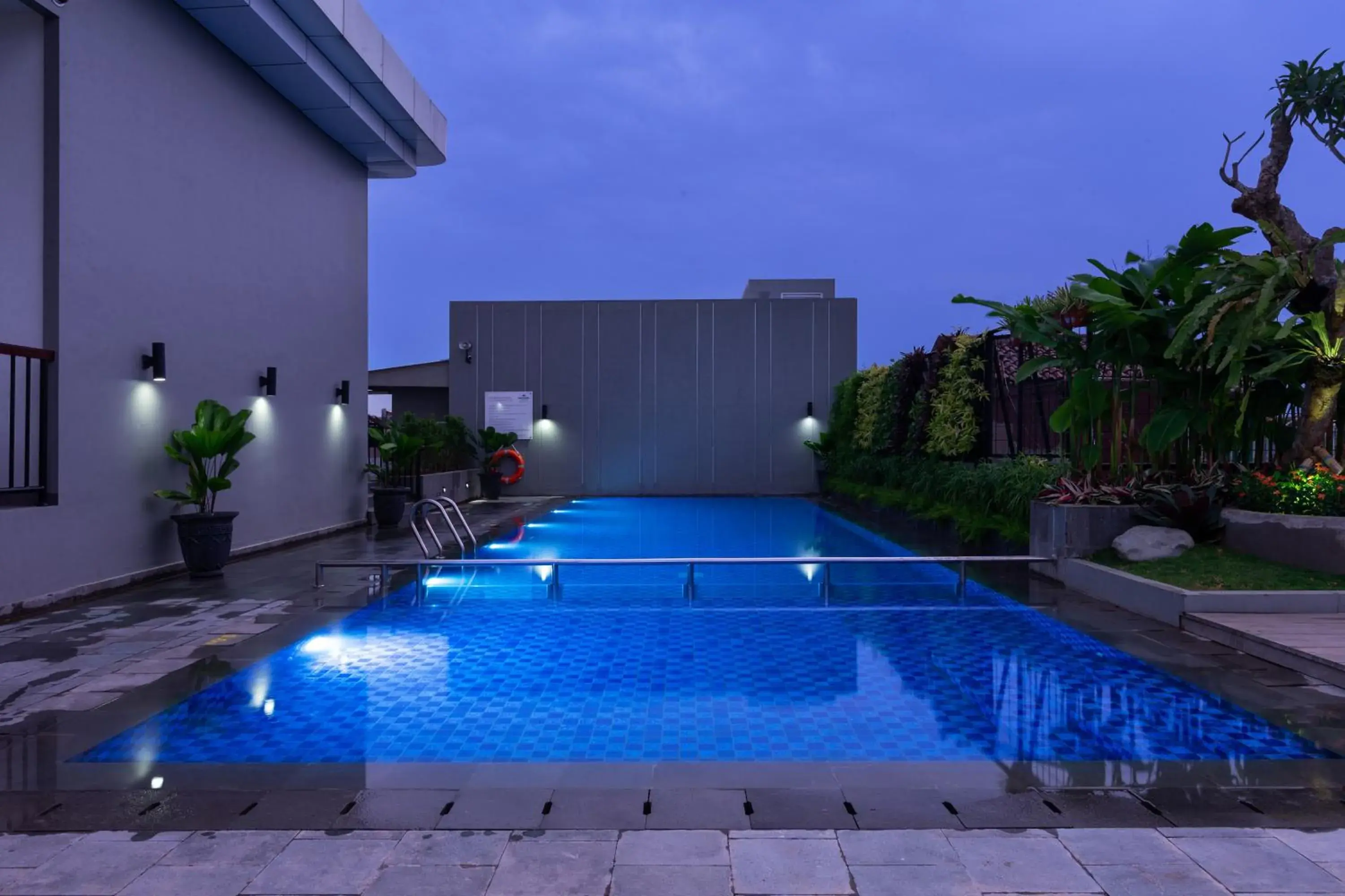 Swimming Pool in Hotel Santika Pasir Koja Bandung