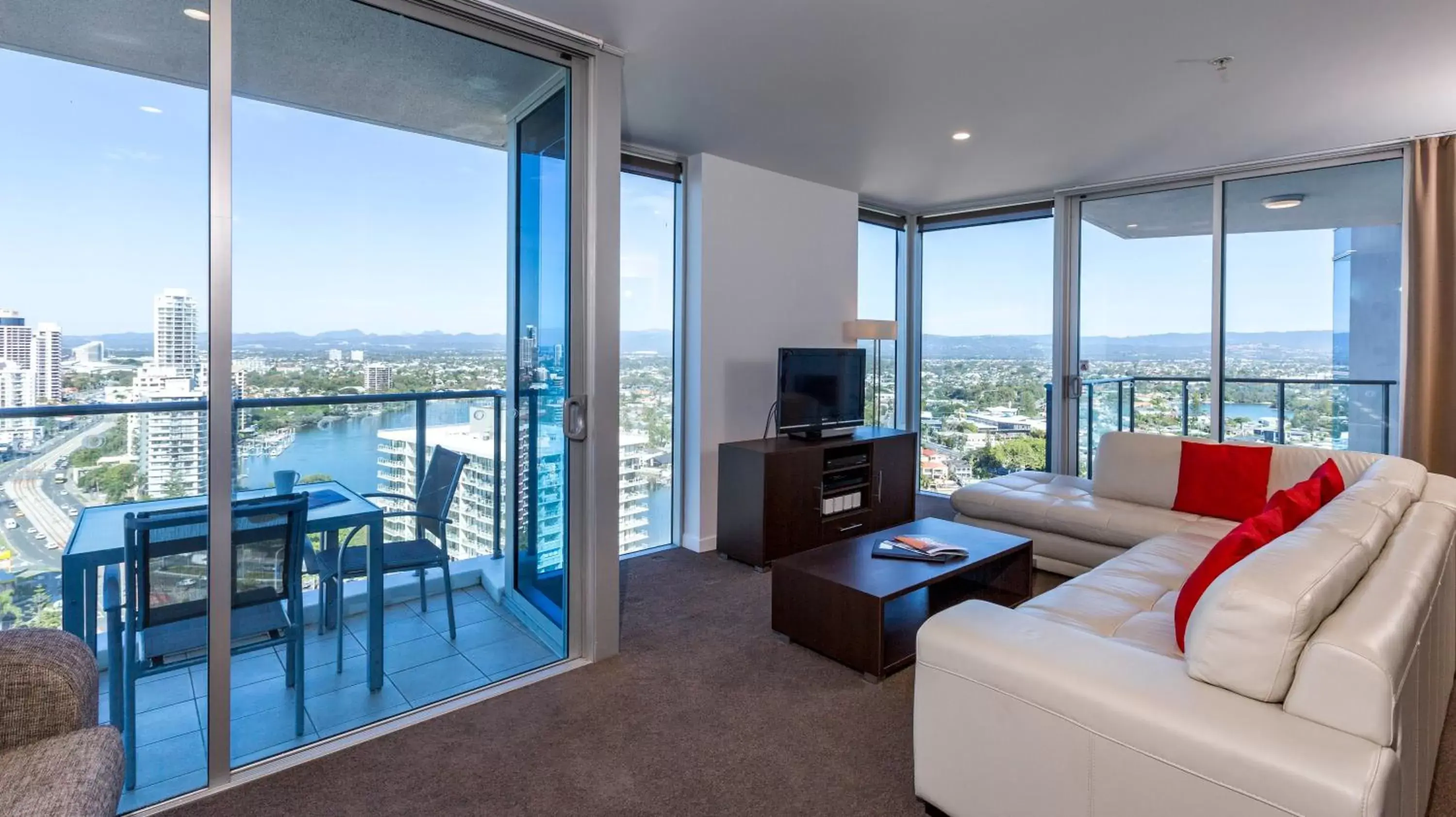 Living room, Seating Area in Artique Surfers Paradise - Official