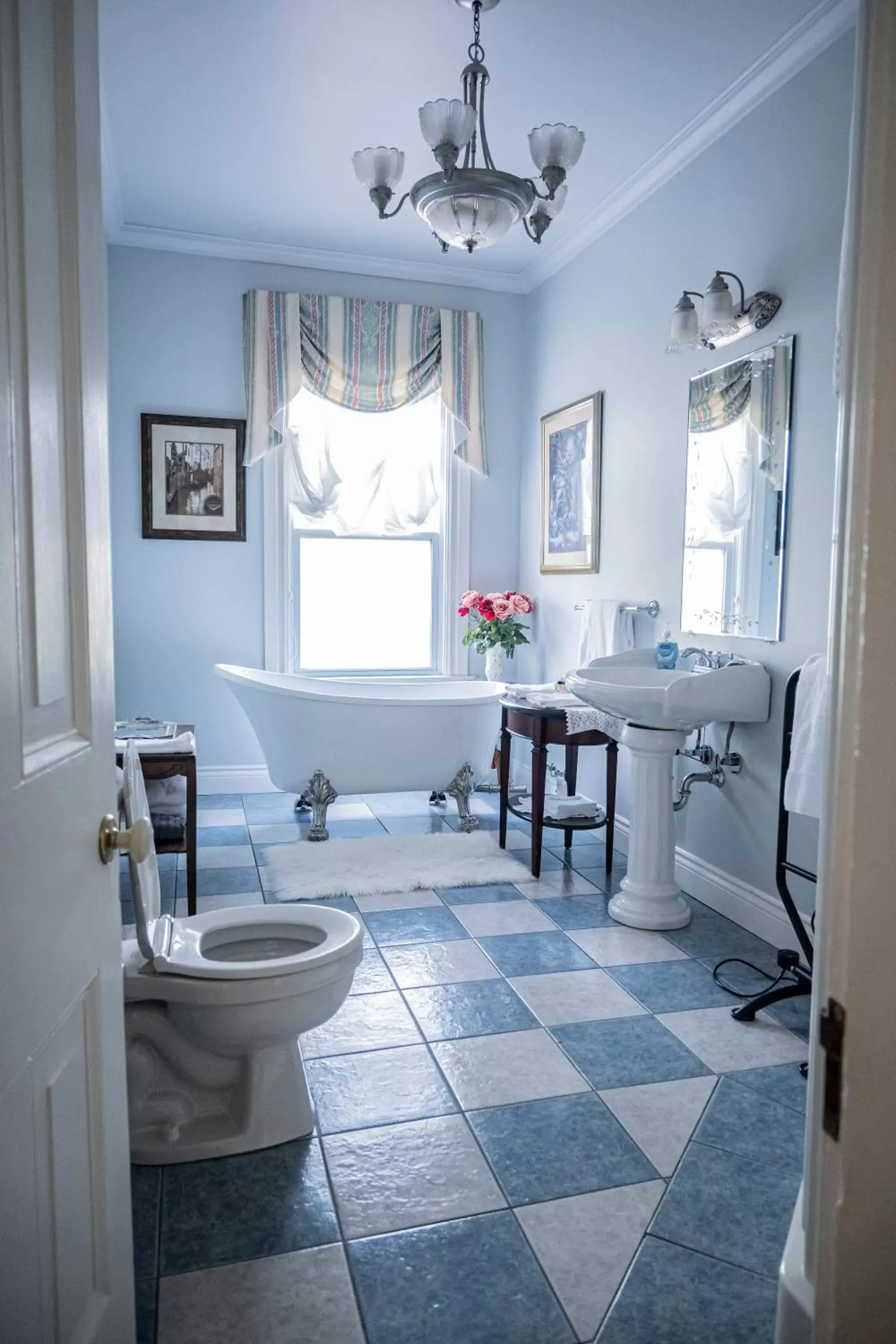 Bathroom in Belle View Manor Inn