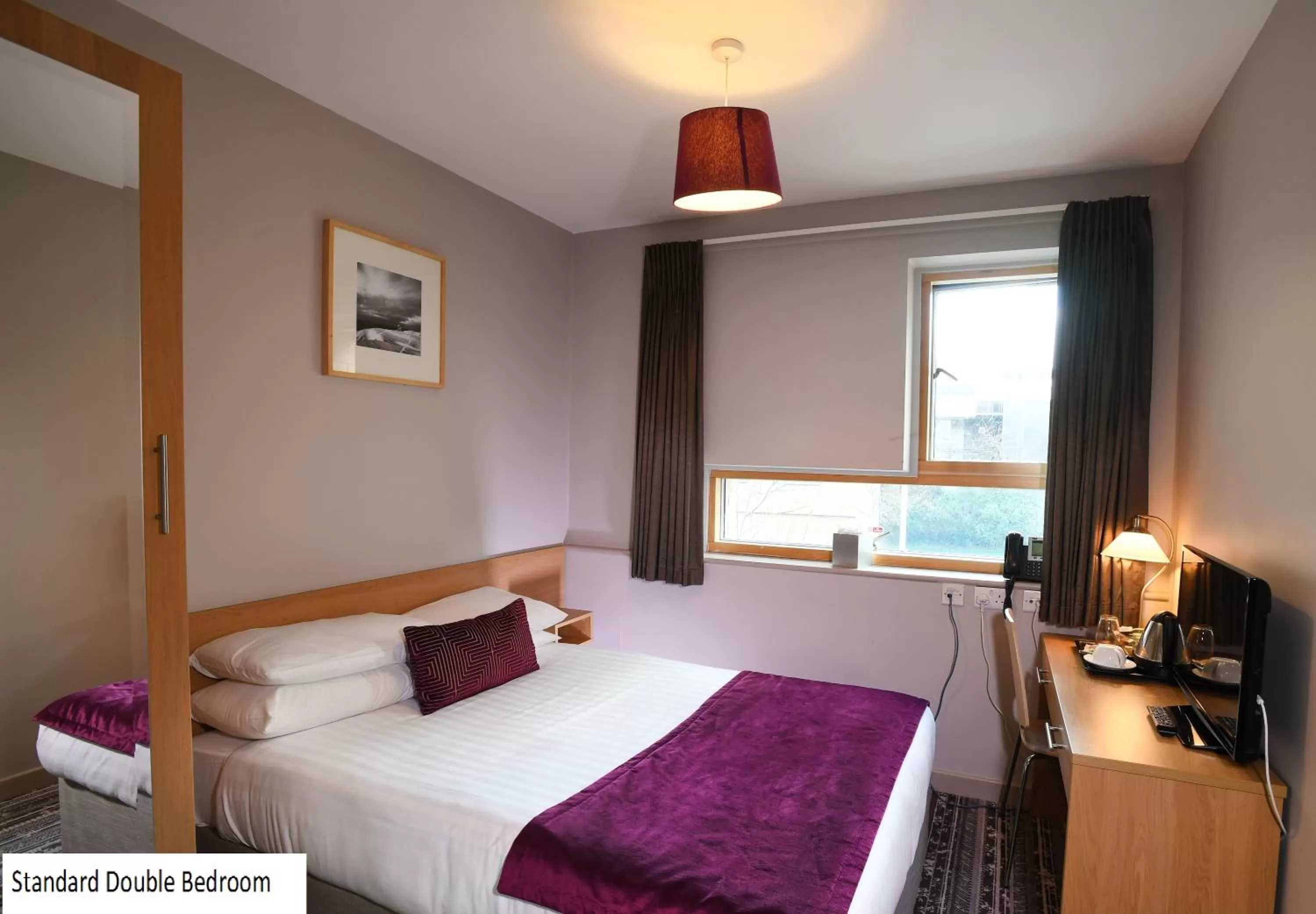 Small Double Room in Lancaster Hotel