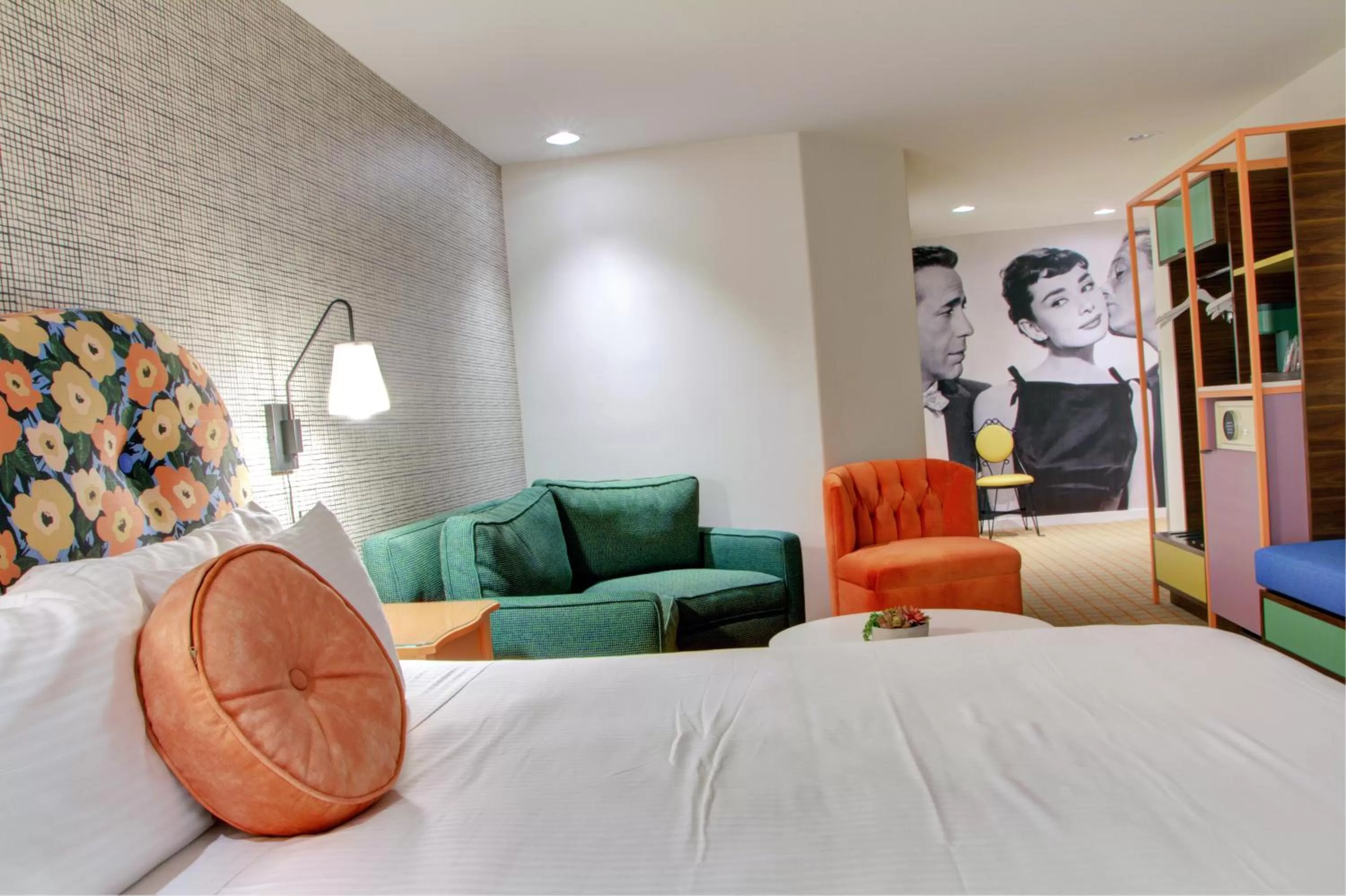 Bed in The Hollywood Franklin Hotel near Universal Studios