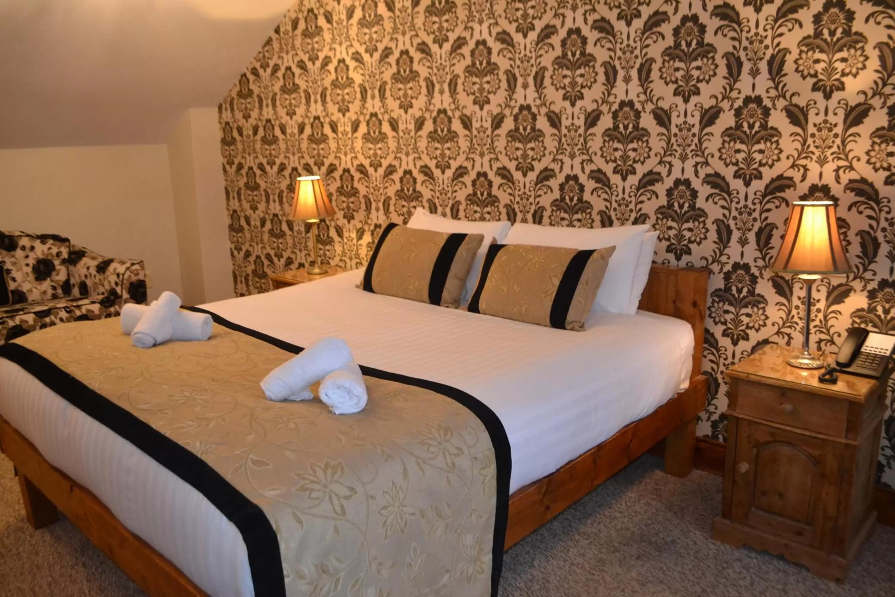 Photo of the whole room, Bed in Walsh's Hotel and Apartments