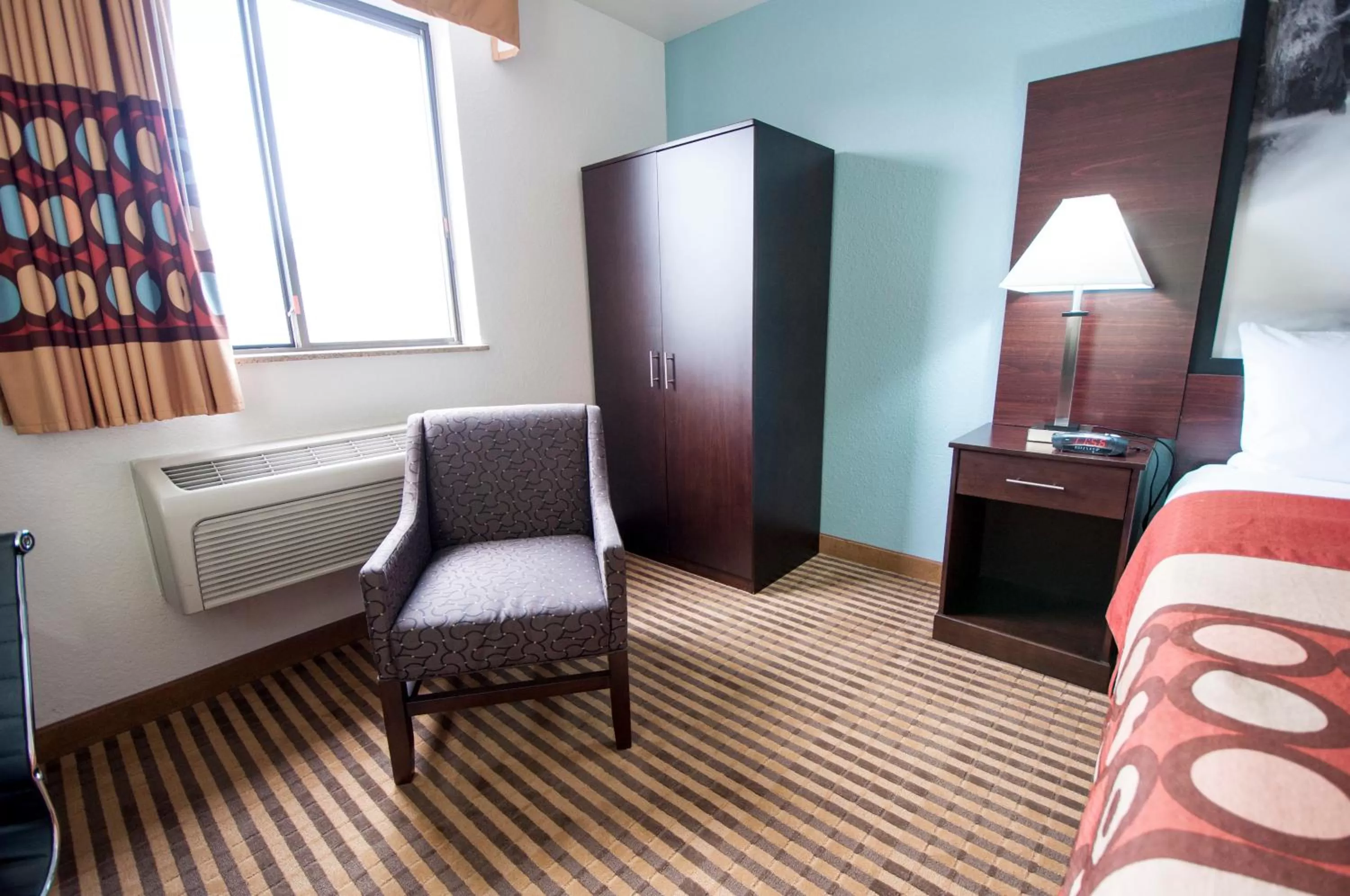 Seating area, Bed in Quality Inn Wenatchee-Leavenworth