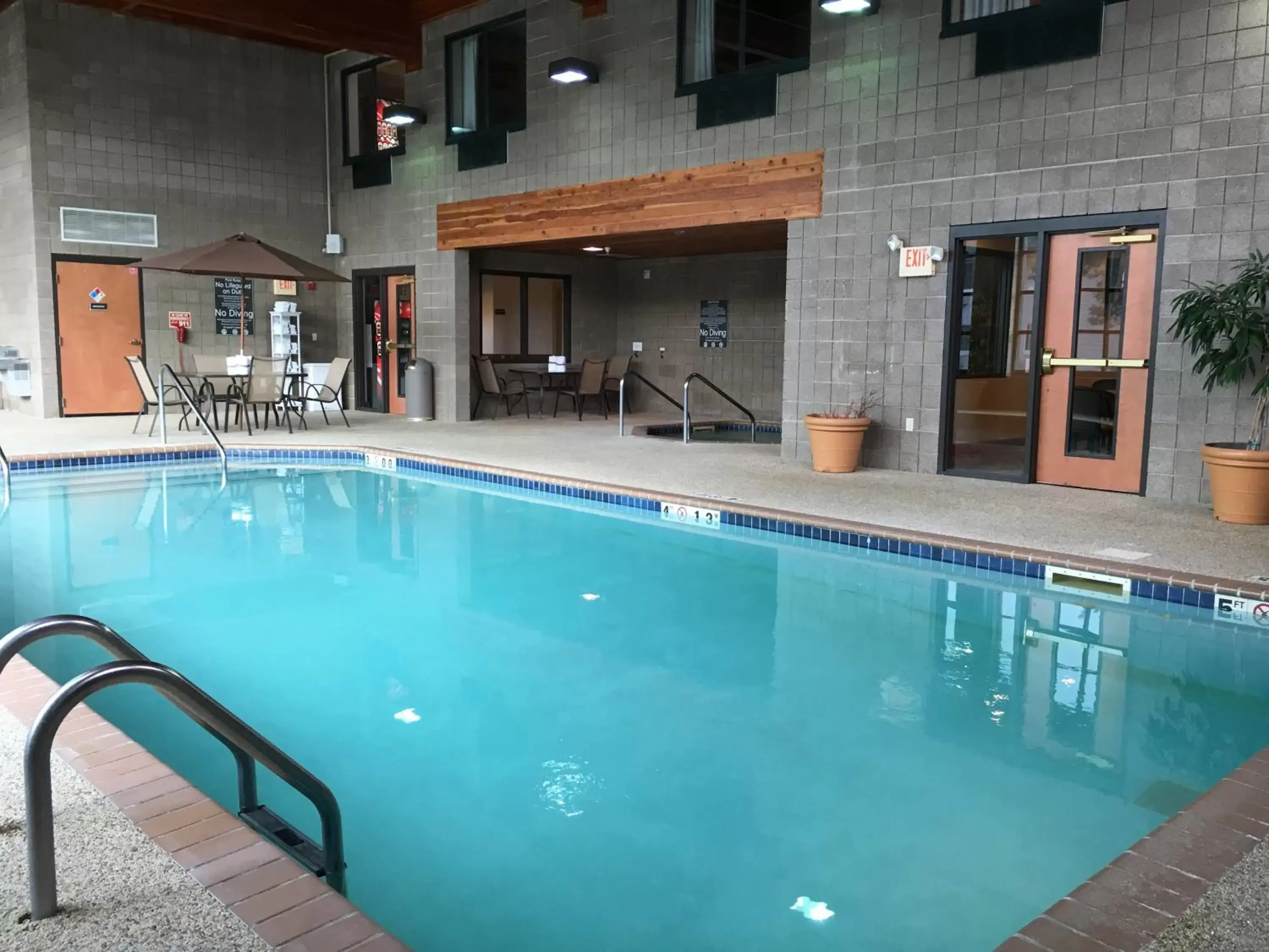 Hot Tub, Swimming Pool in Wingate by Wyndham Coon Rapids