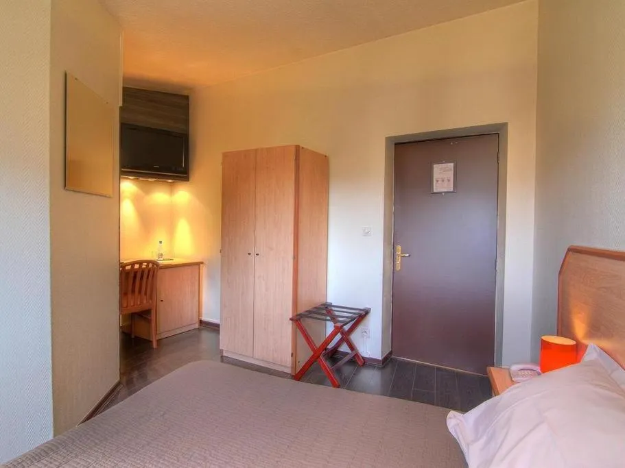 Bedroom, Bed in Logis Hôtel Restaurant Le Drakkar