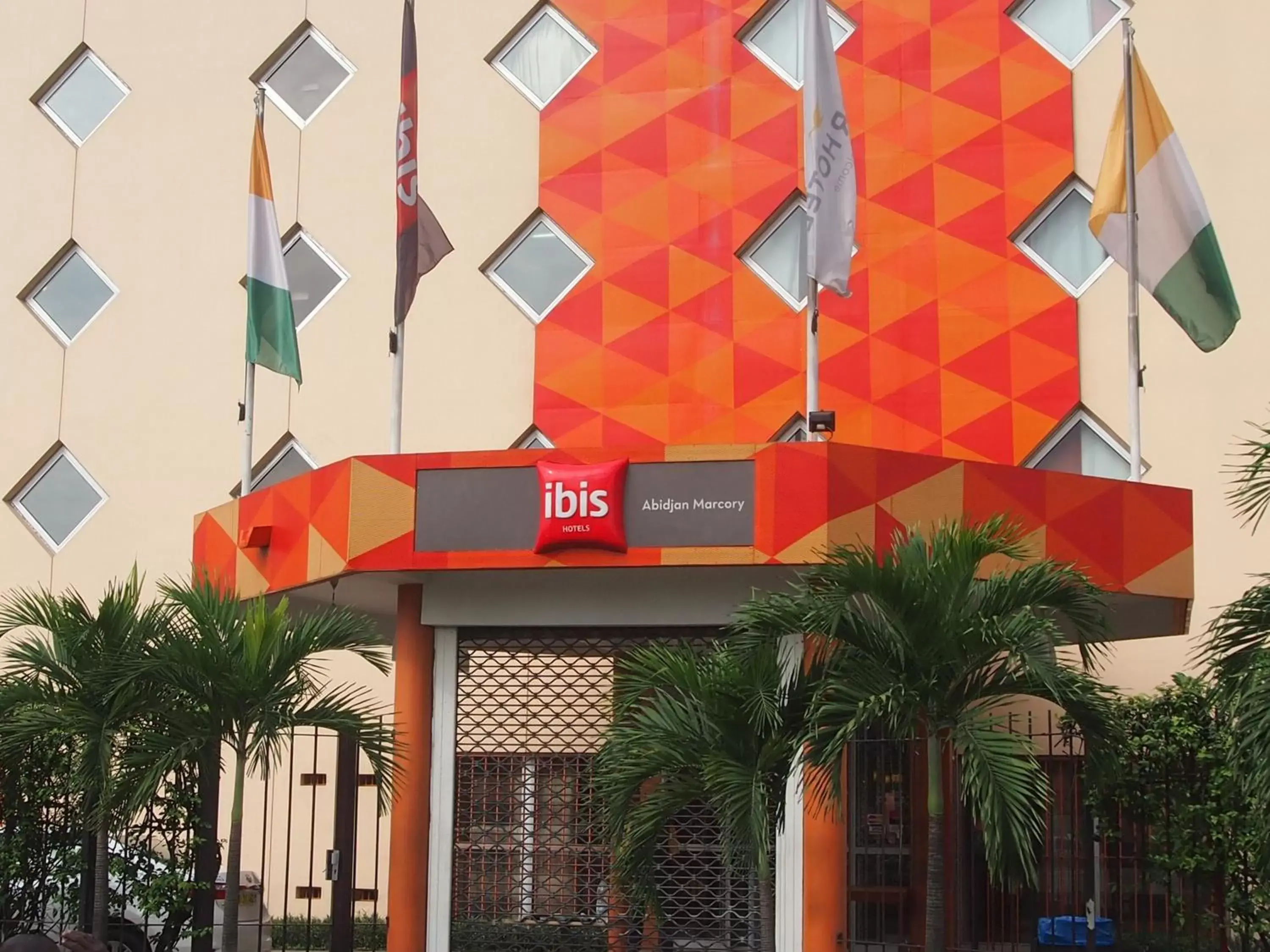 Property building, Facade/Entrance in Ibis Abidjan Marcory