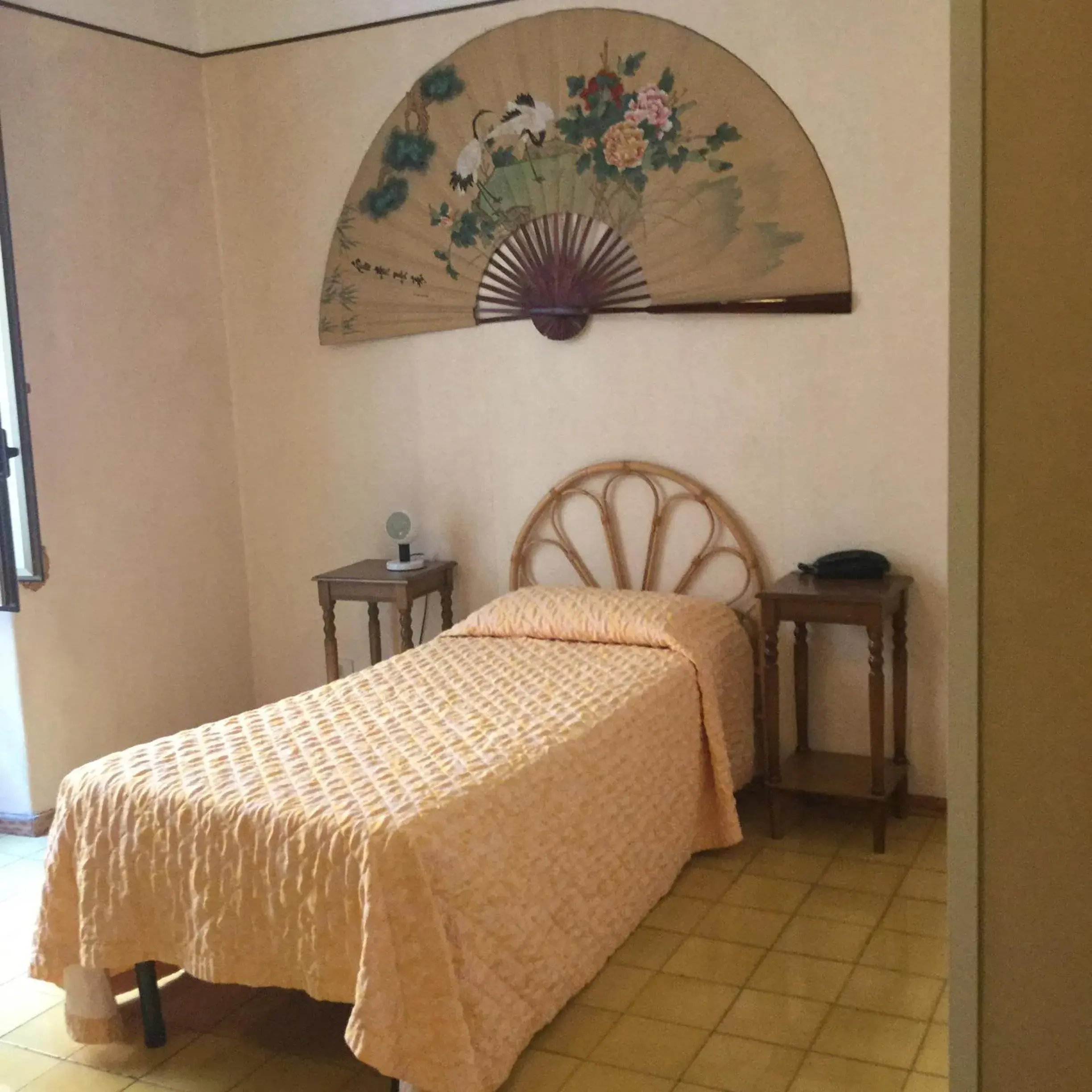 Bedroom, Bed in Hotel Touring Bedroom, Bed in Hotel Touring