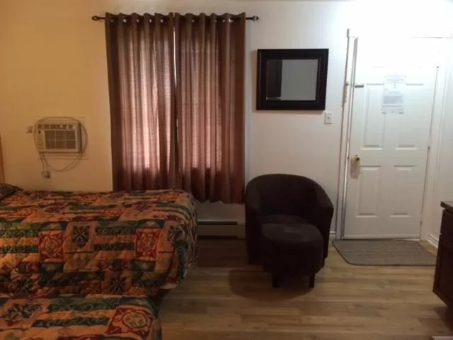 Bedroom in Carleton Motel and Coffee Shop