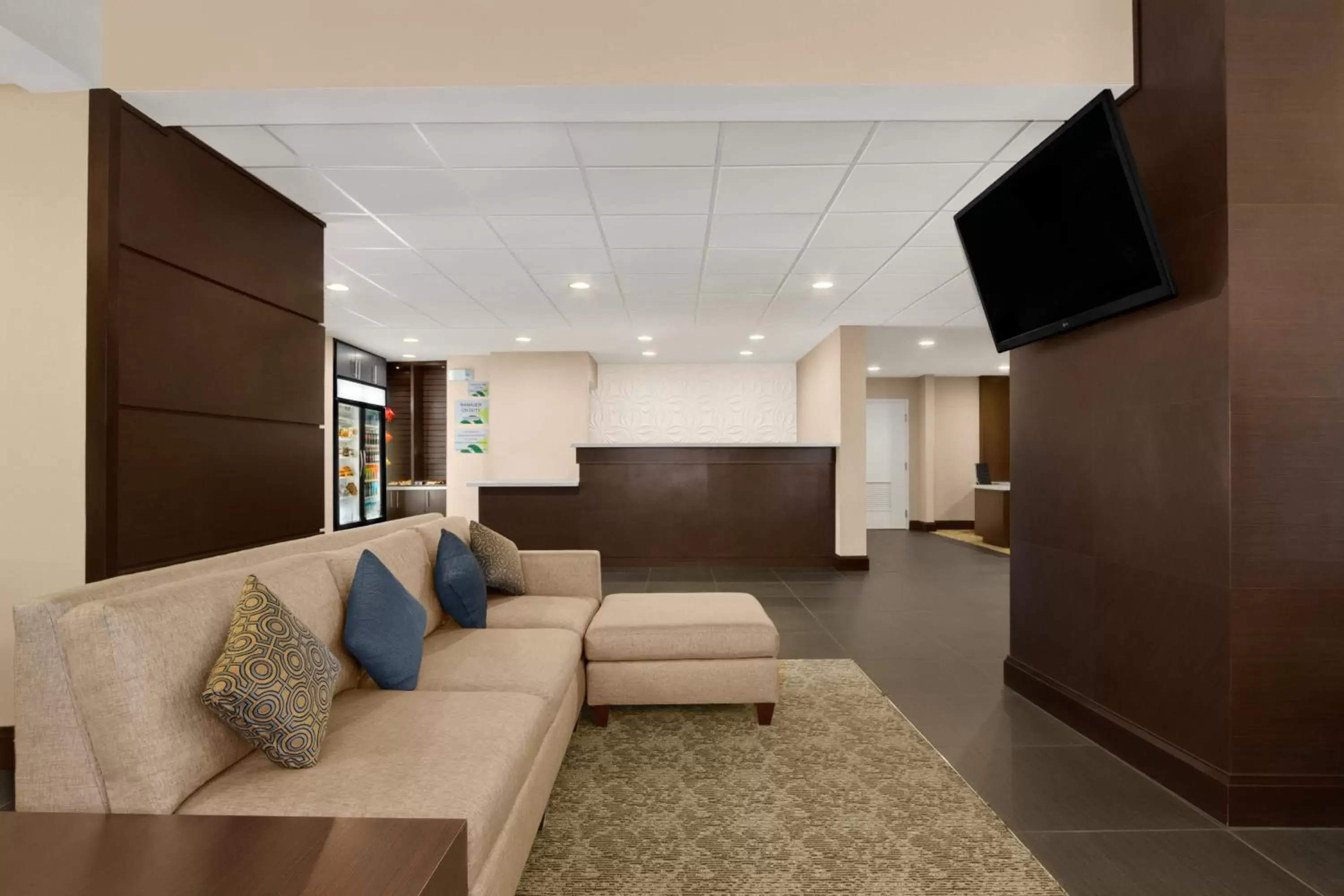 Lounge or bar, Seating Area in Wingate by Wyndham Richardson