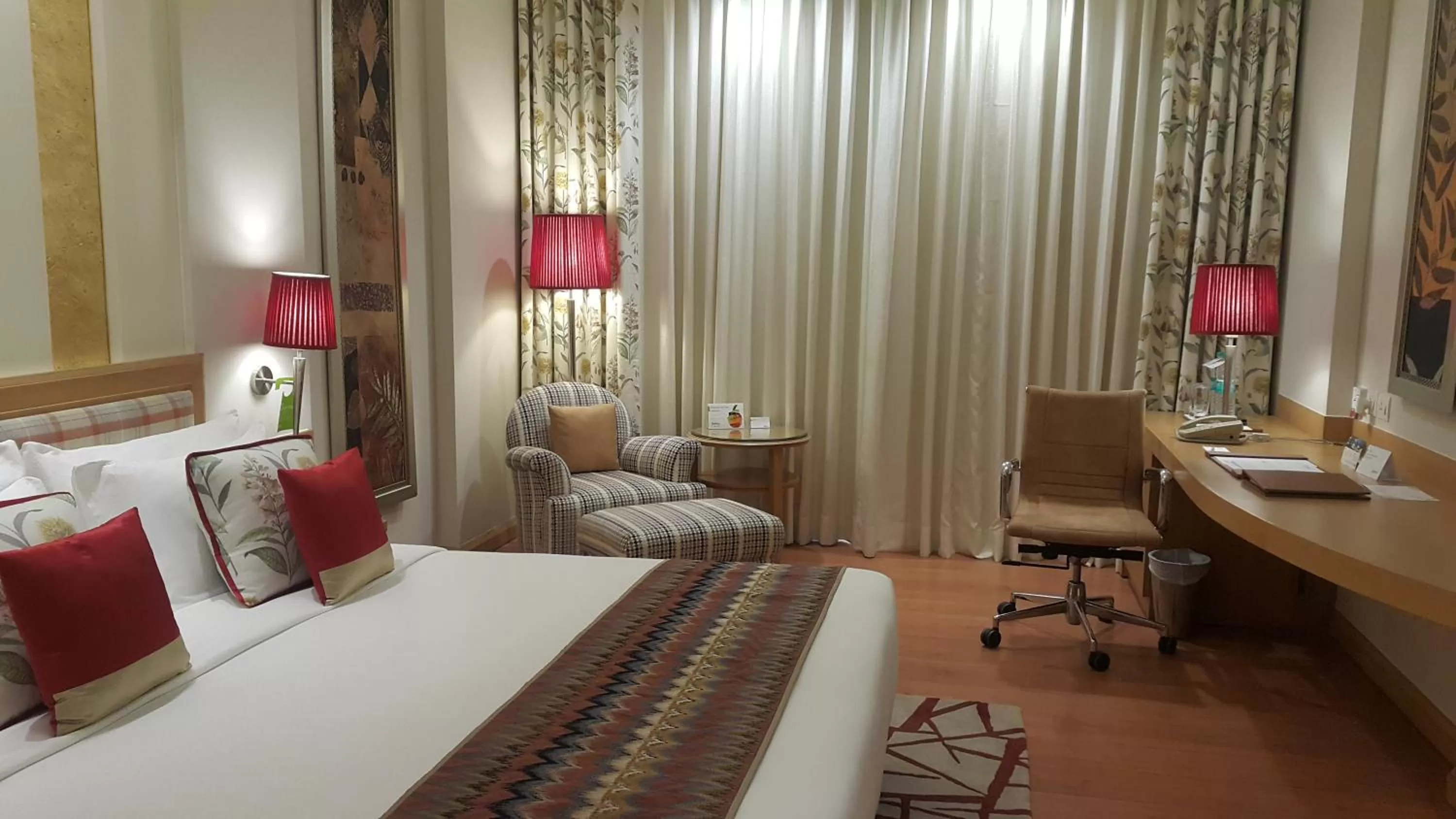 Bedroom, Bed in Radisson Noida