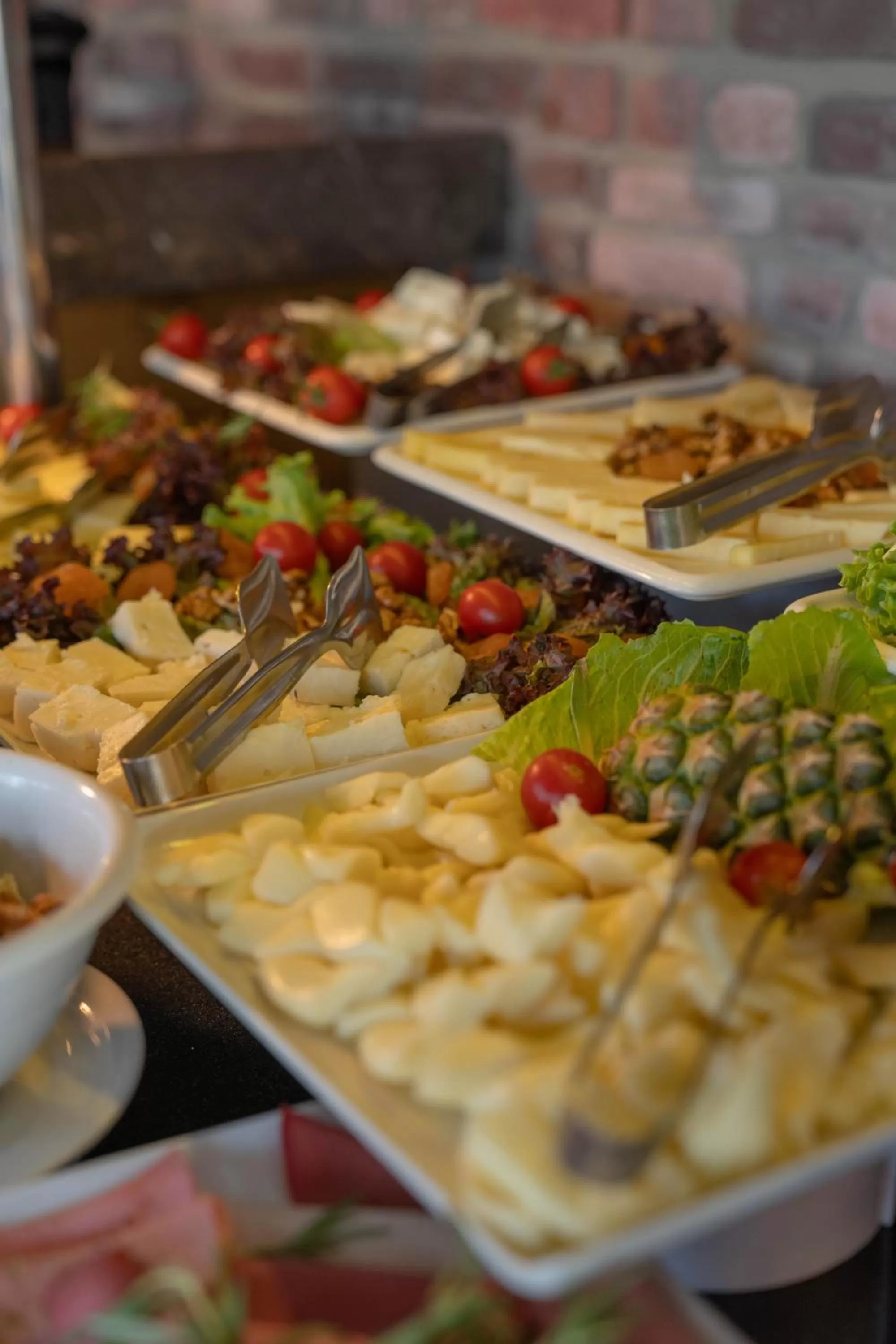 Restaurant/places to eat in Laren Sea Side Hotel Spa