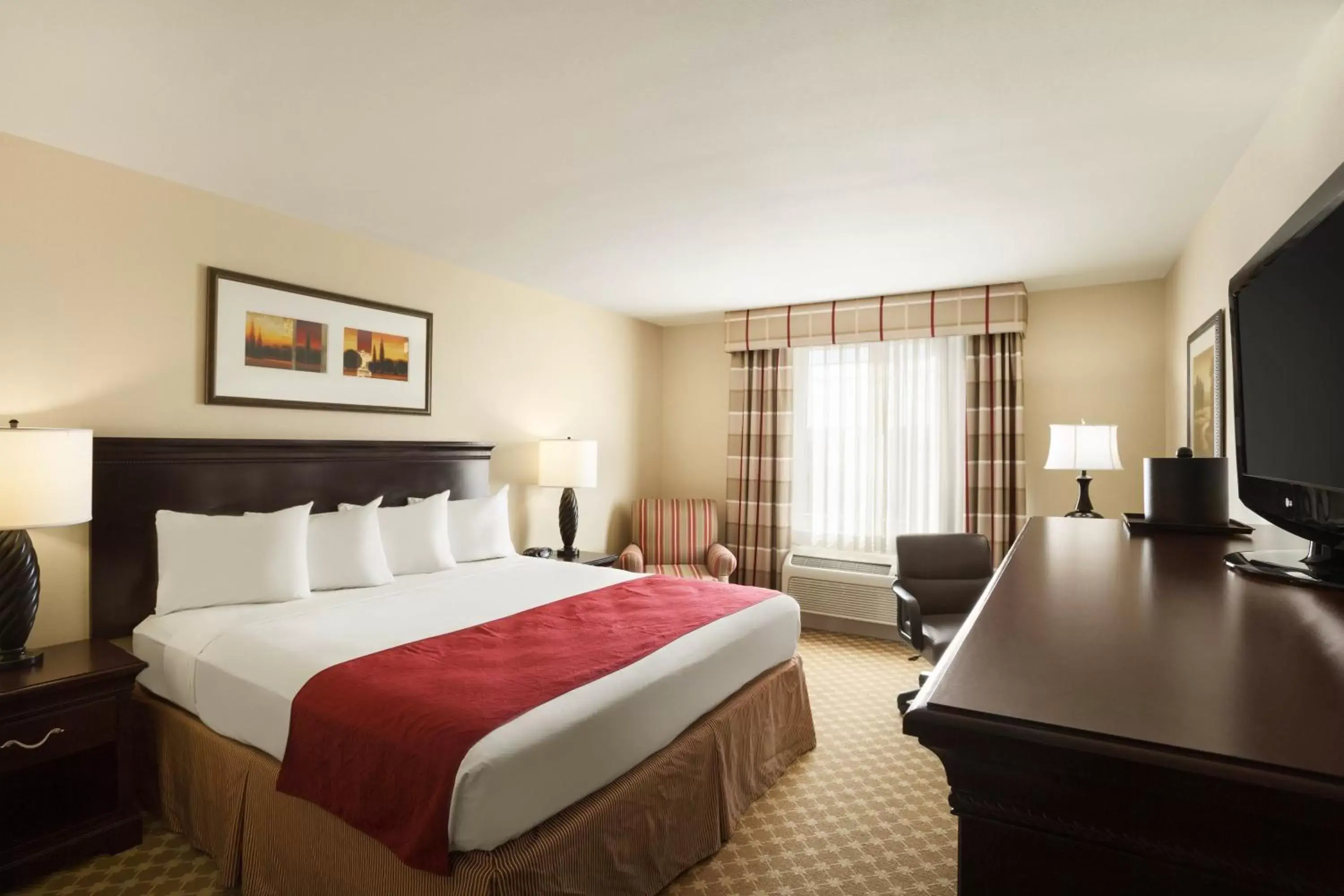 Day, Bed in Country Inn & Suites by Radisson, Lawrenceville, GA