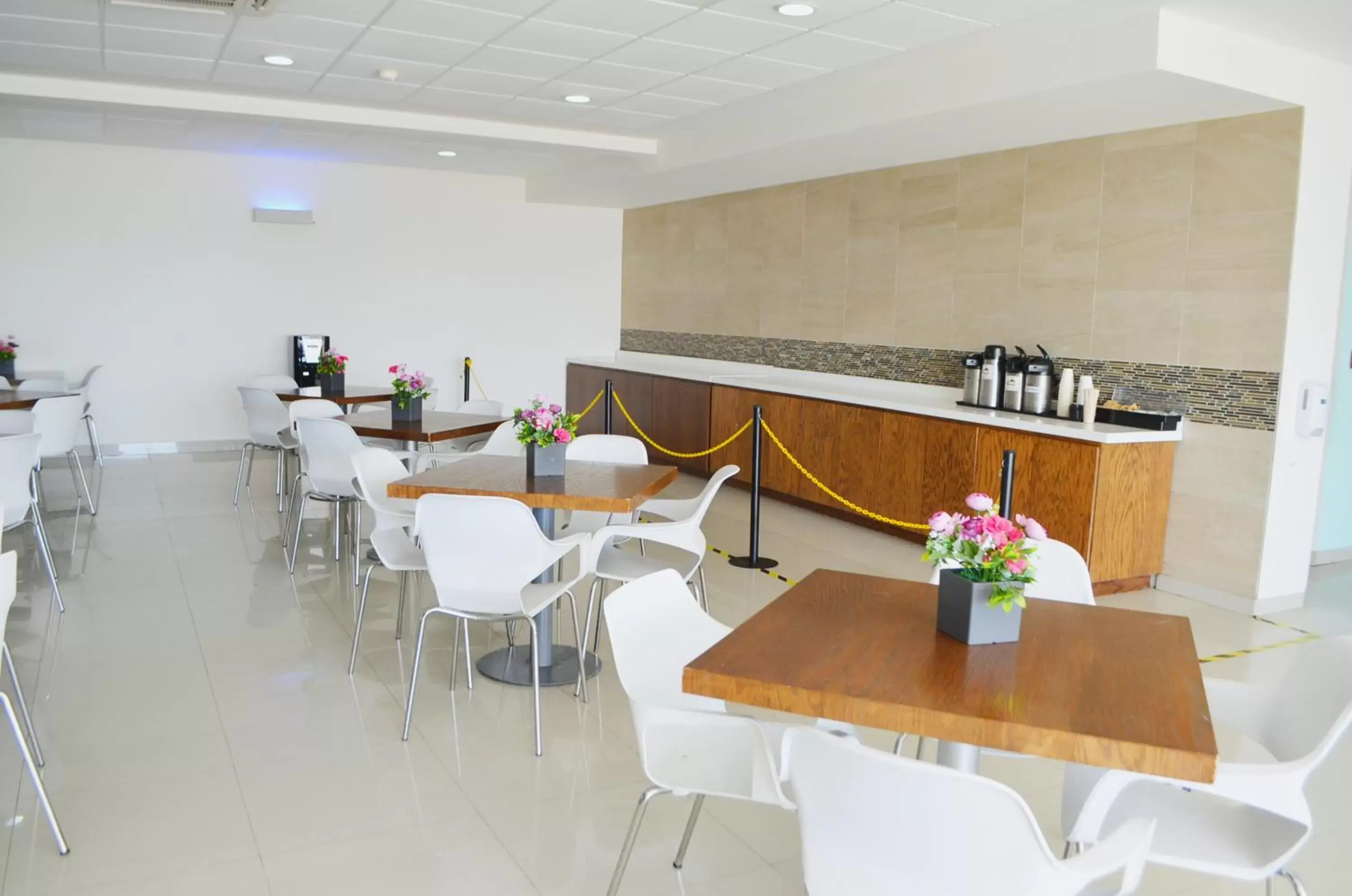 Dining area, Restaurant/Places to Eat in Sleep Inn Mazatlan