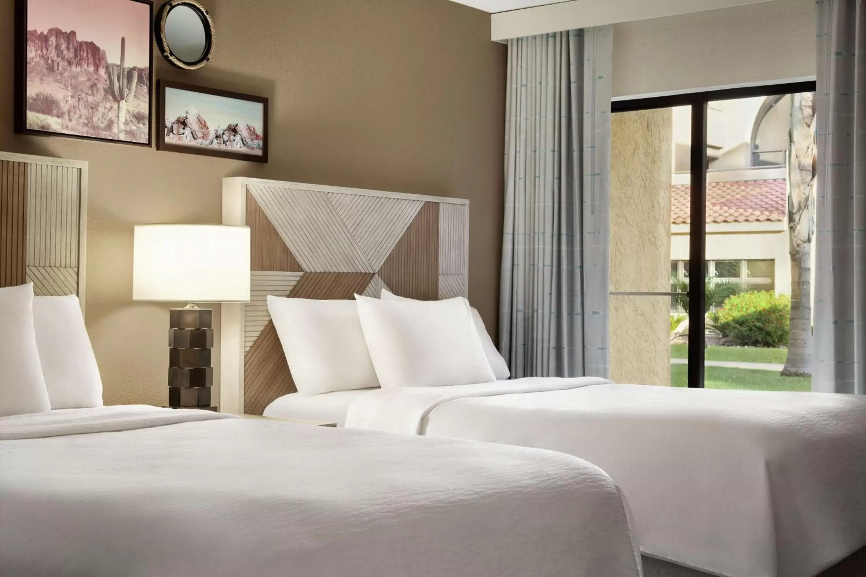 Bed in Embassy Suites by Hilton Phoenix Tempe Bed in Embassy Suites by Hilton Phoenix Tempe