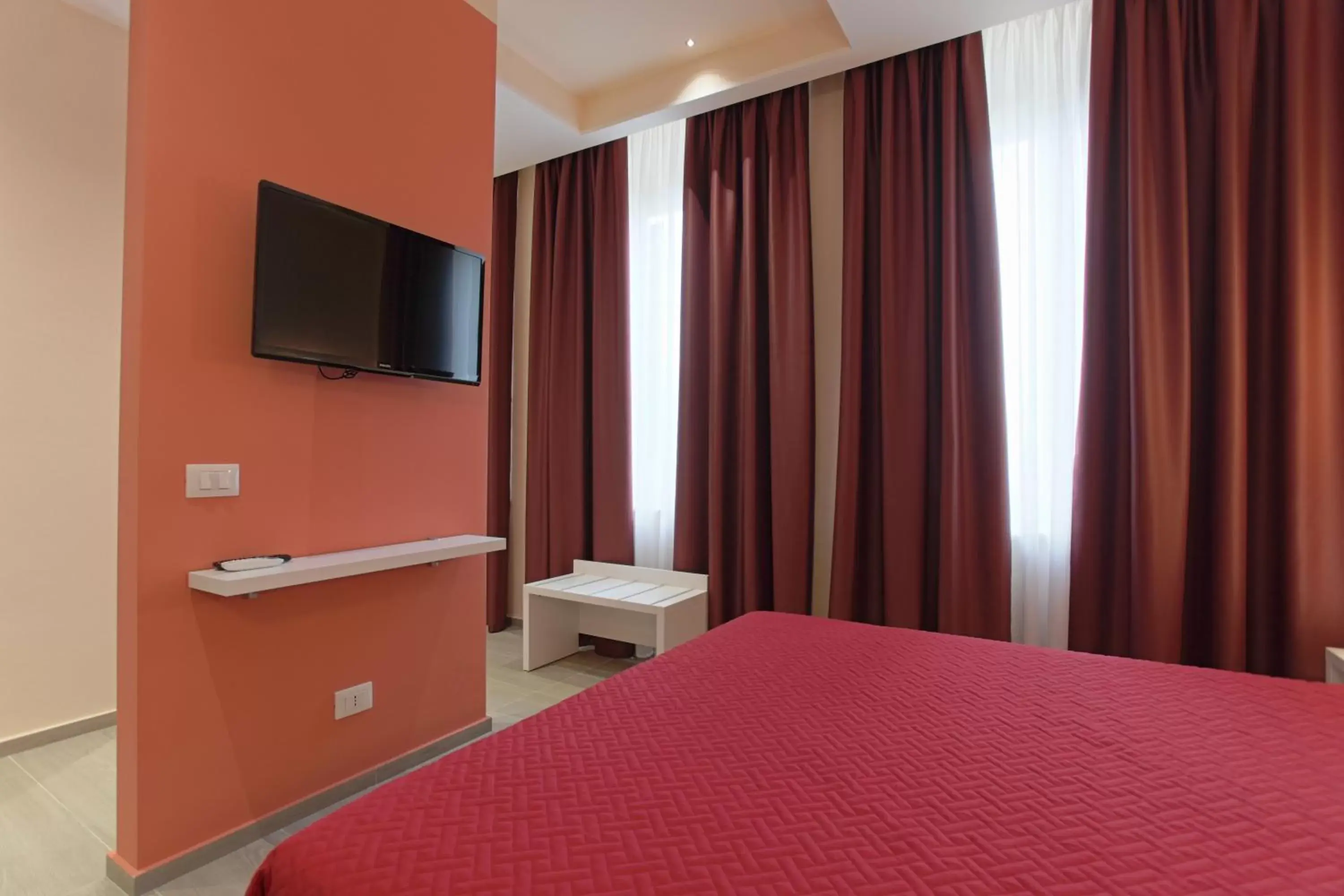 TV and multimedia, TV/Entertainment Center in Hotel Agrigento Home
