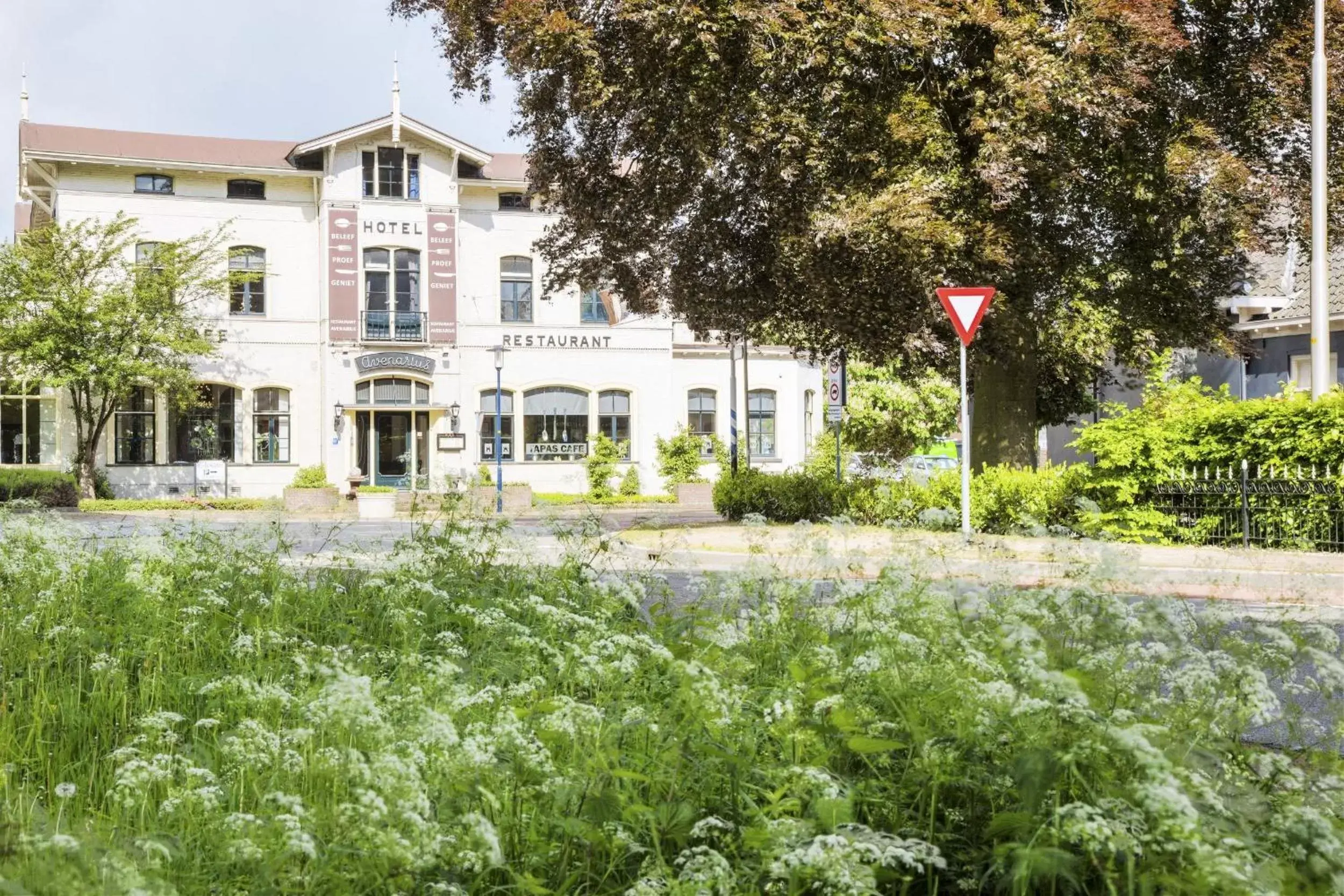 Facade/entrance, Property Building in Hampshire Hotel - Avenarius