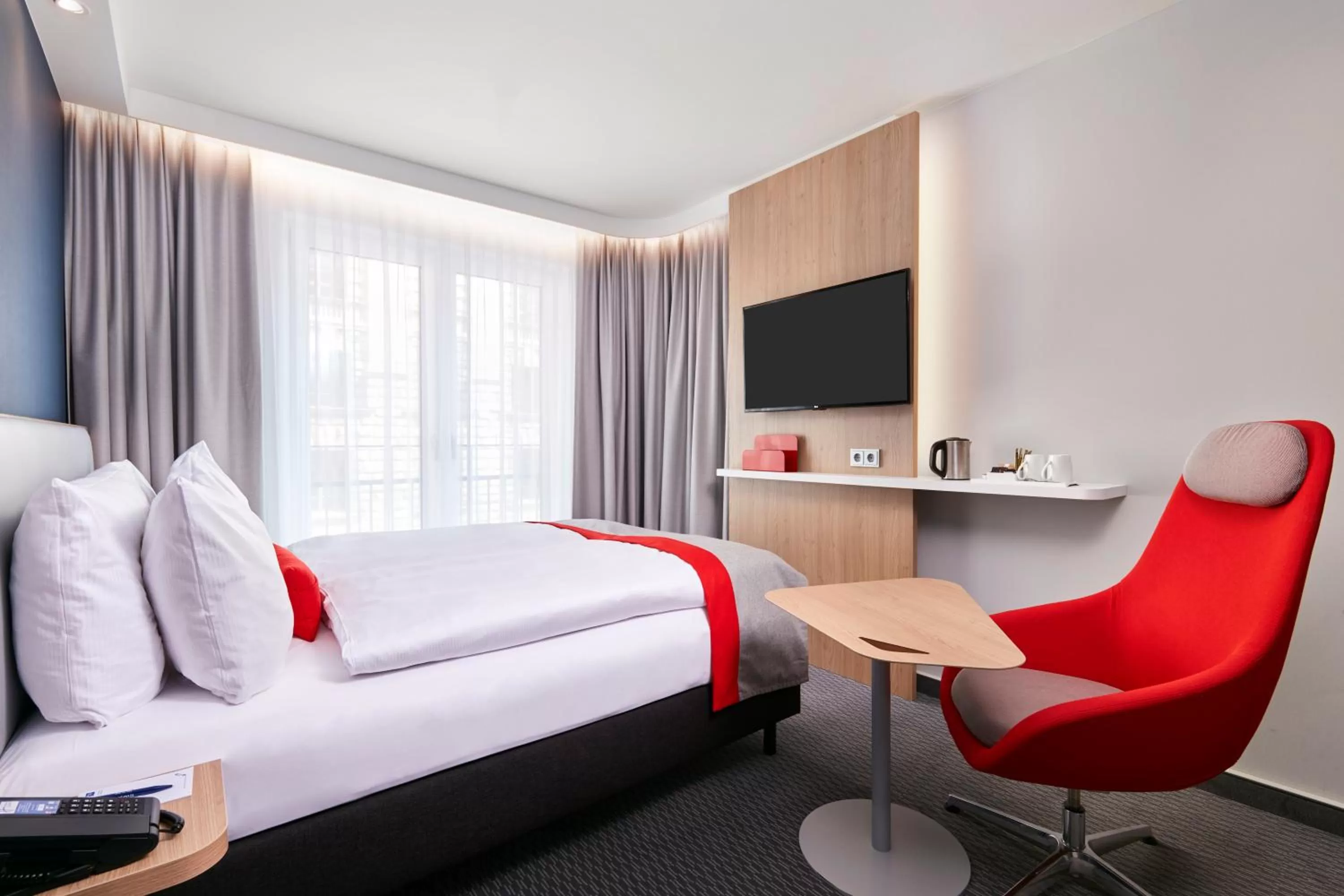 Photo of the whole room, Bed in Holiday Inn Express - Berlin - Alexanderplatz by IHG