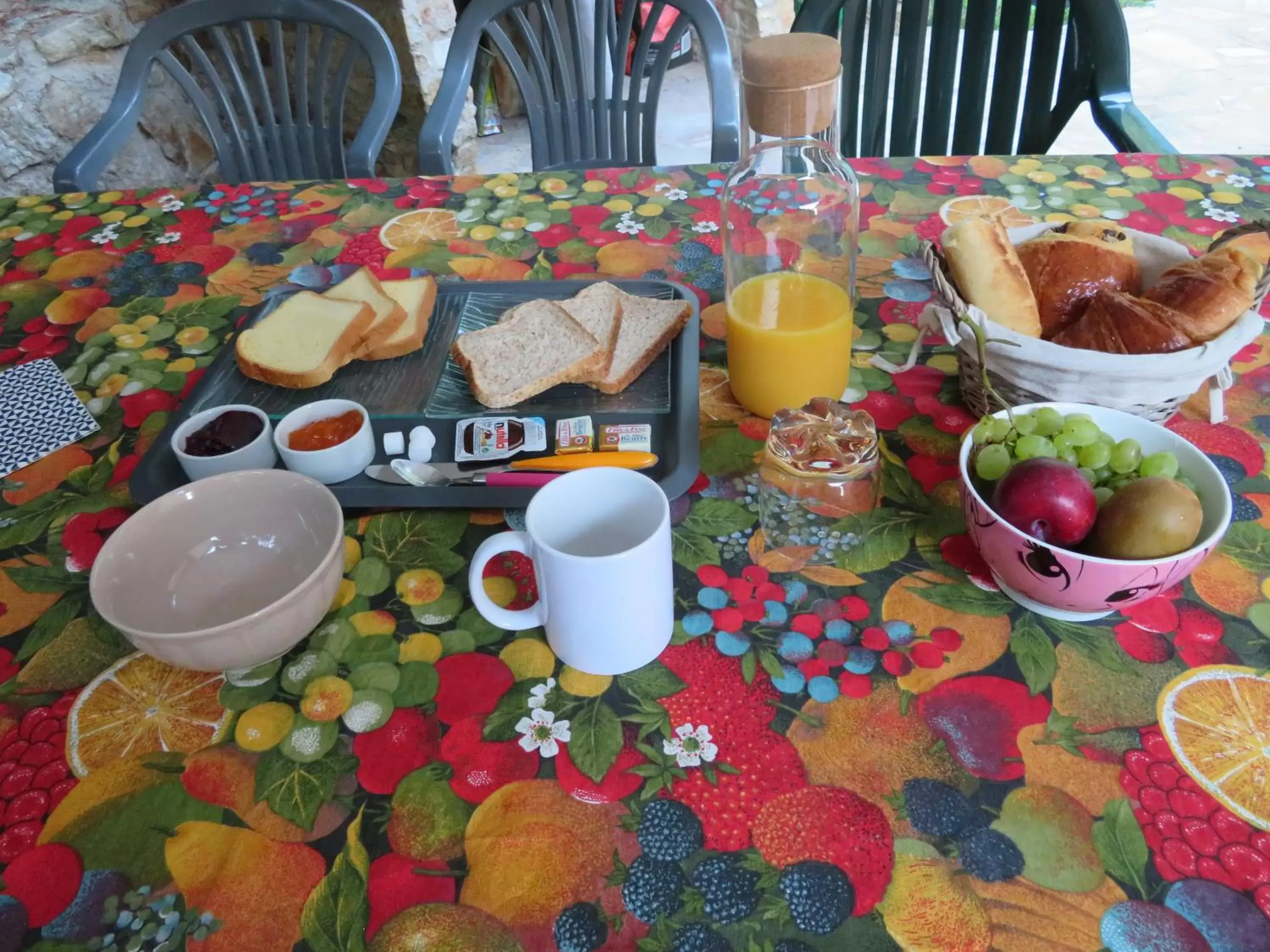 Continental breakfast in Chambre privé entre Lyon et St Etienne