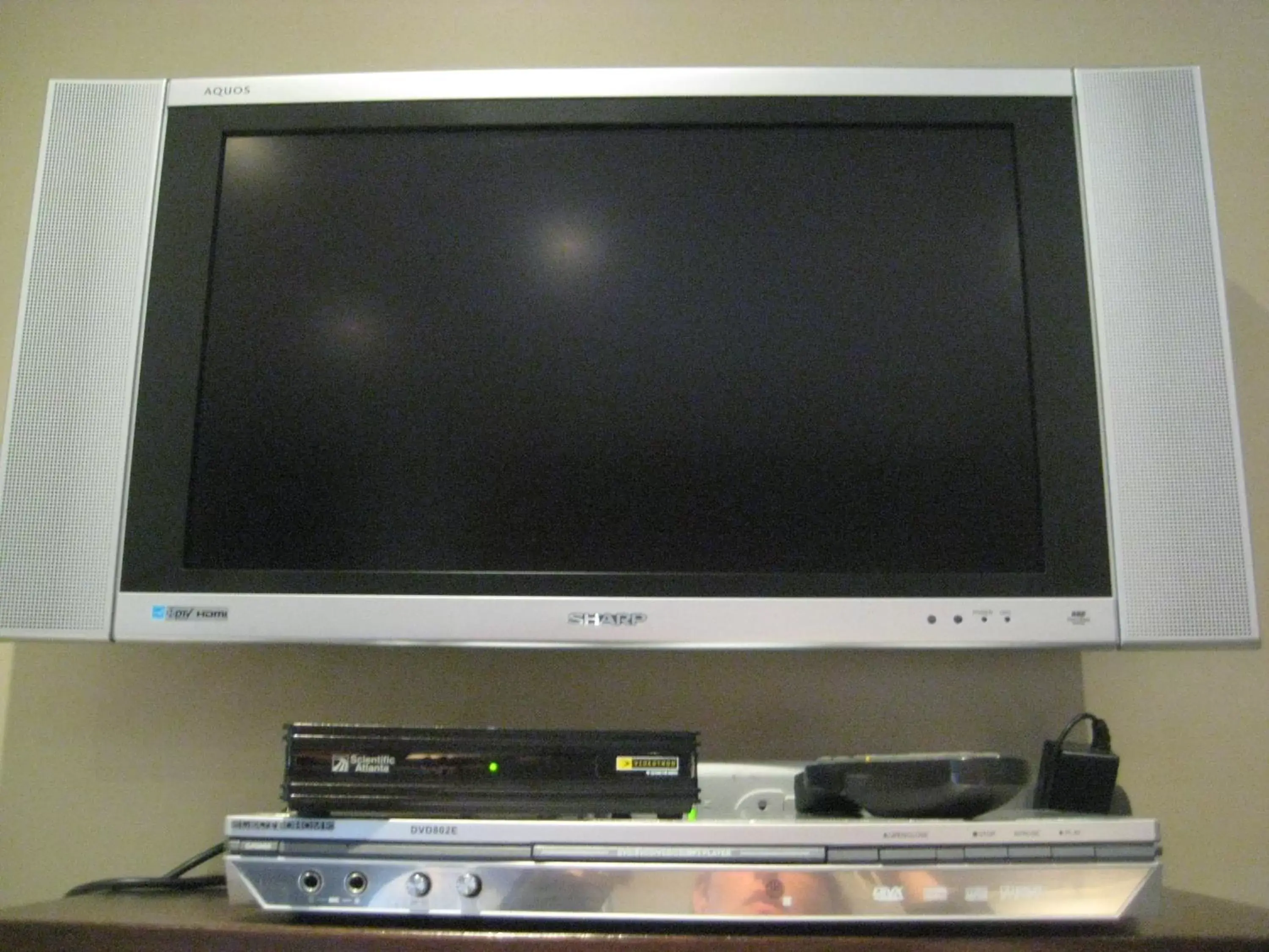 TV and multimedia, TV/Entertainment Center in Le Relais Lyonnais