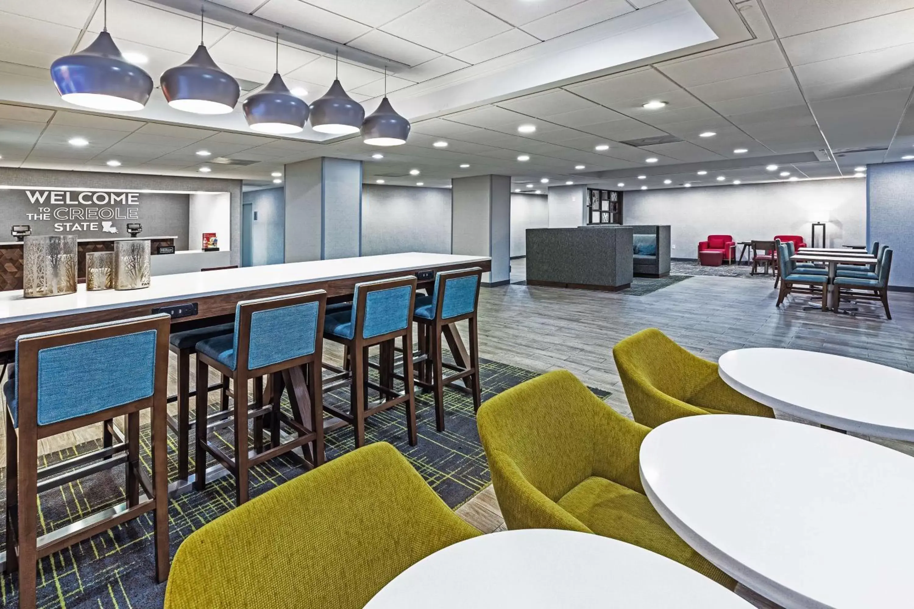 Dining area, Lounge/Bar in Hampton Inn Sulphur