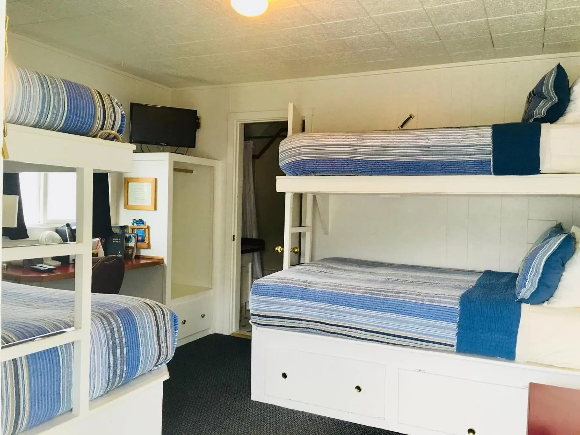 Bunk Bed in Driftwood Inn