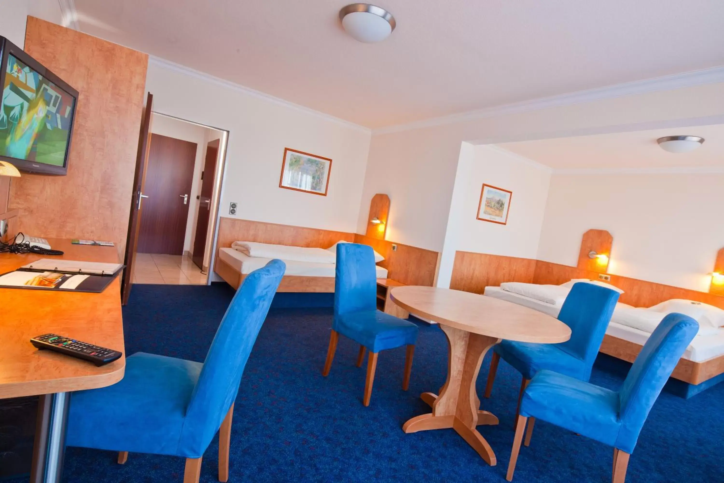 Photo of the whole room, Seating Area in Apartment-Hotel Hamburg Mitte