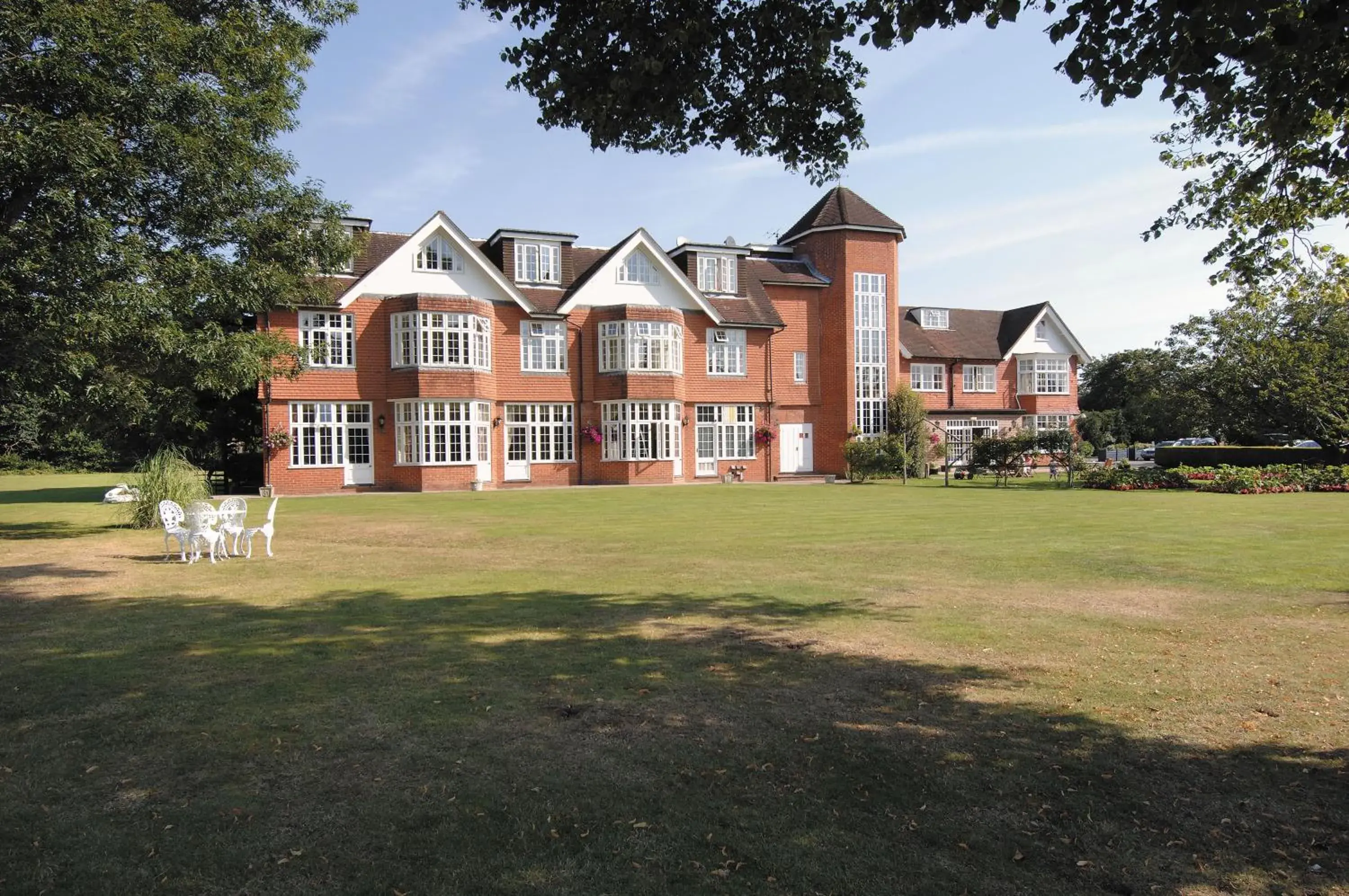 Property Building in Grovefield House Hotel