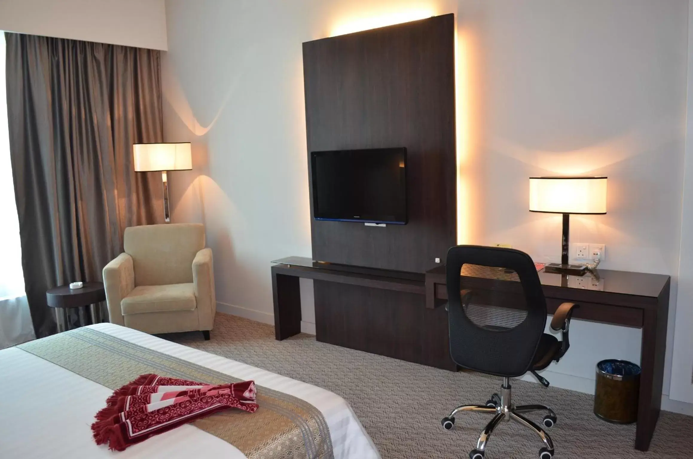 Bed, TV/Entertainment Center in Raia Hotel & Convention Centre Alor Setar