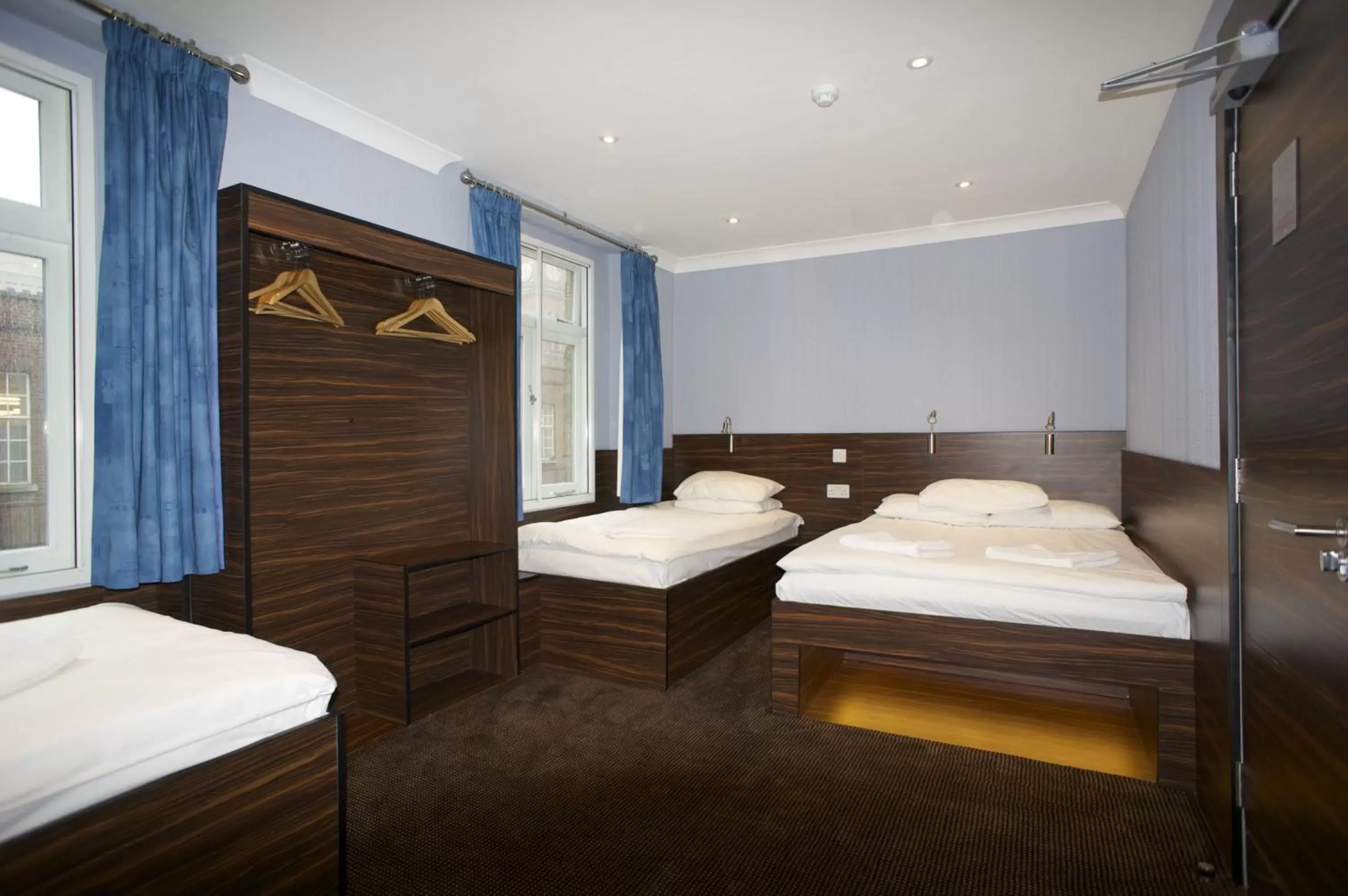 Quadruple Room in Crestfield Hotel