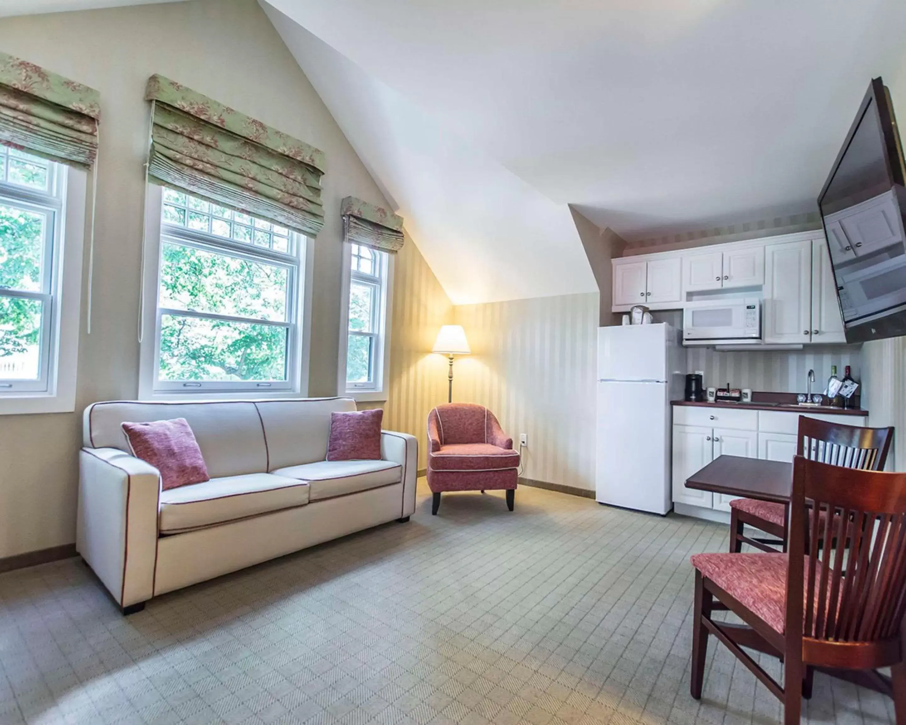 Bedroom, Seating Area in Quality Inn & Suites Downtown