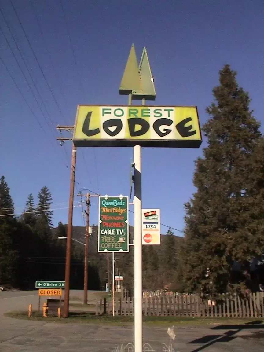 Property Logo/Sign in Forest Lodge Motel