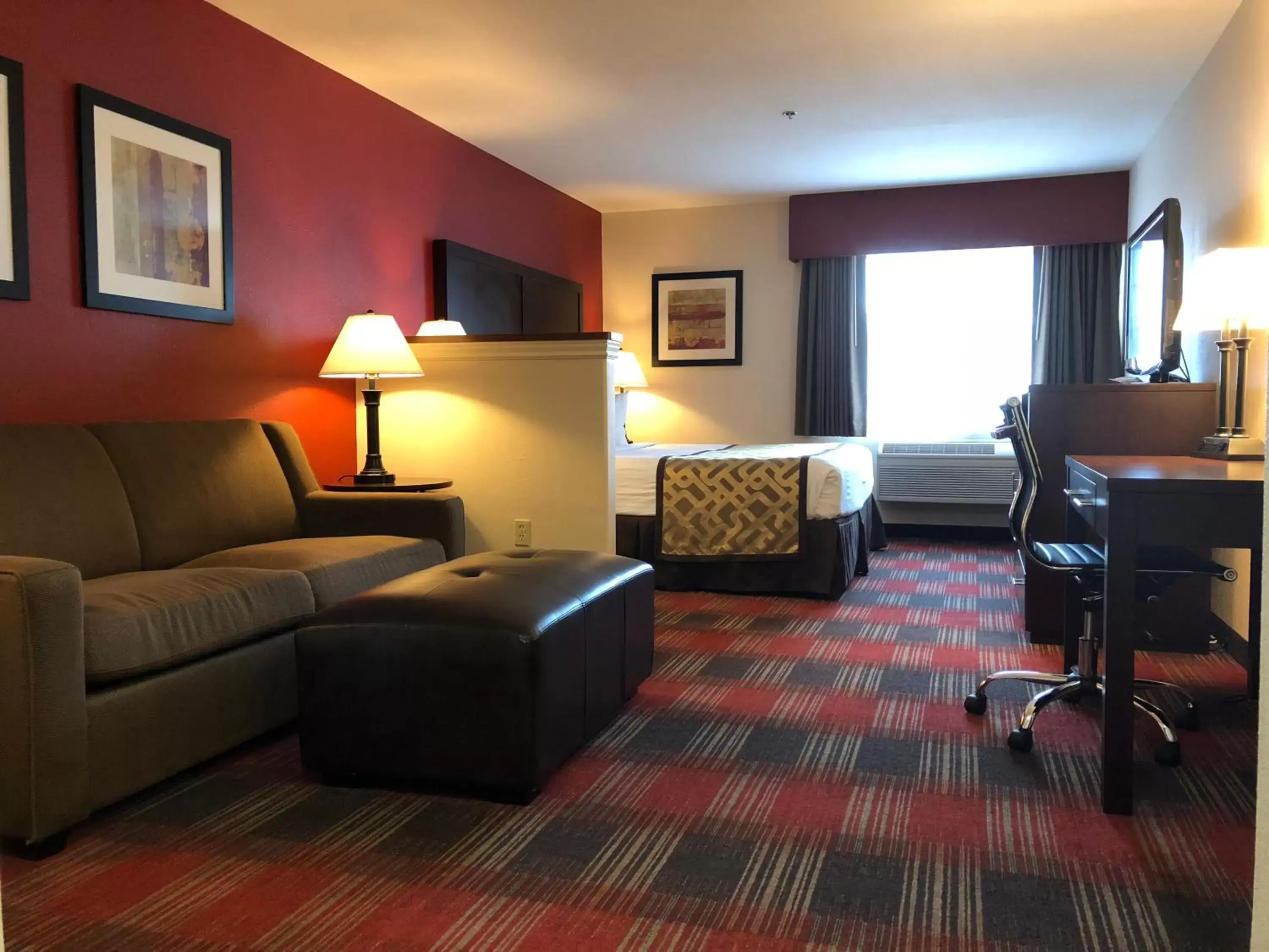 Bedroom, Seating Area in Best Western Dallas Inn & Suites