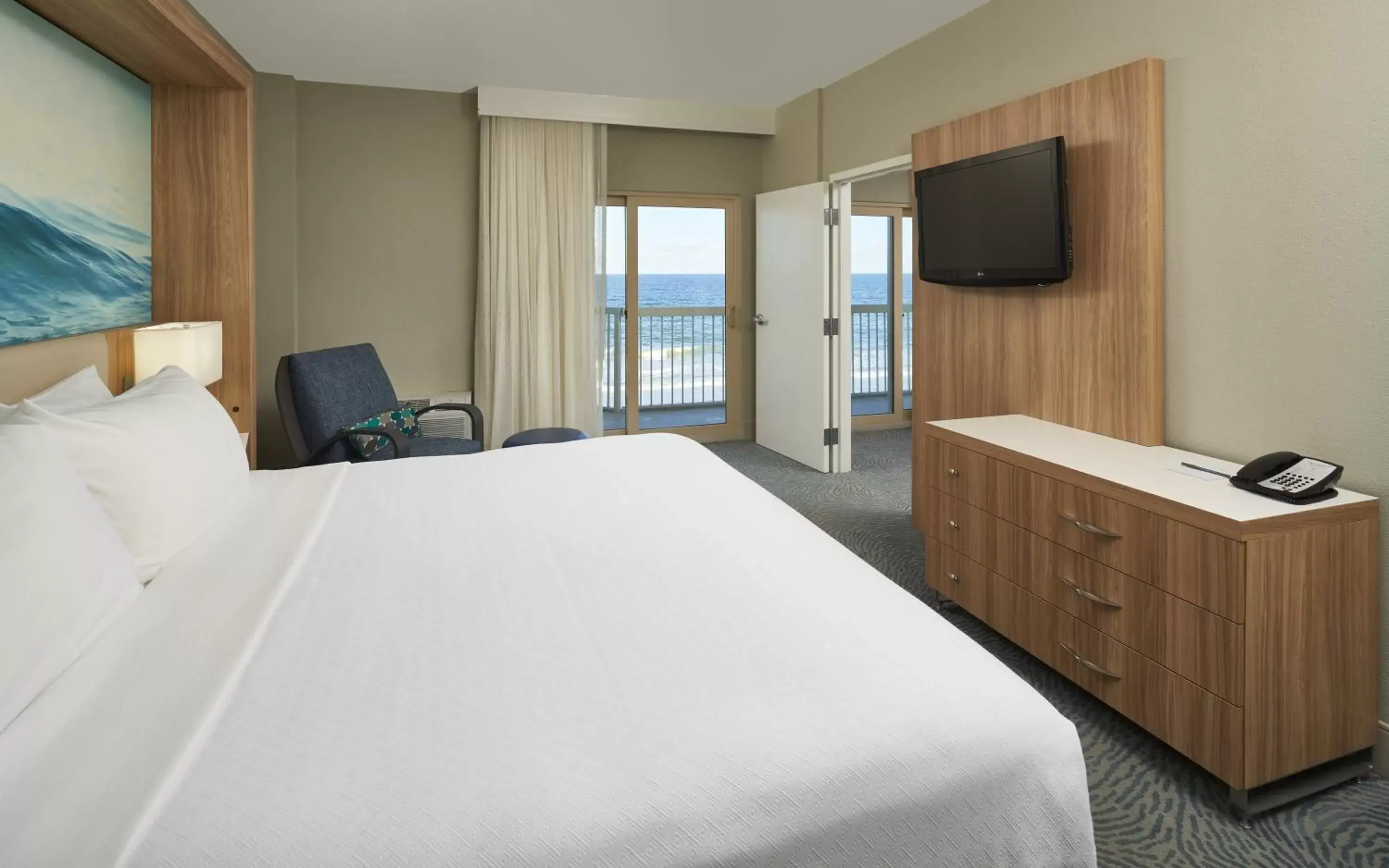 Bed in Crowne Plaza Melbourne-Oceanfront, an IHG Hotel