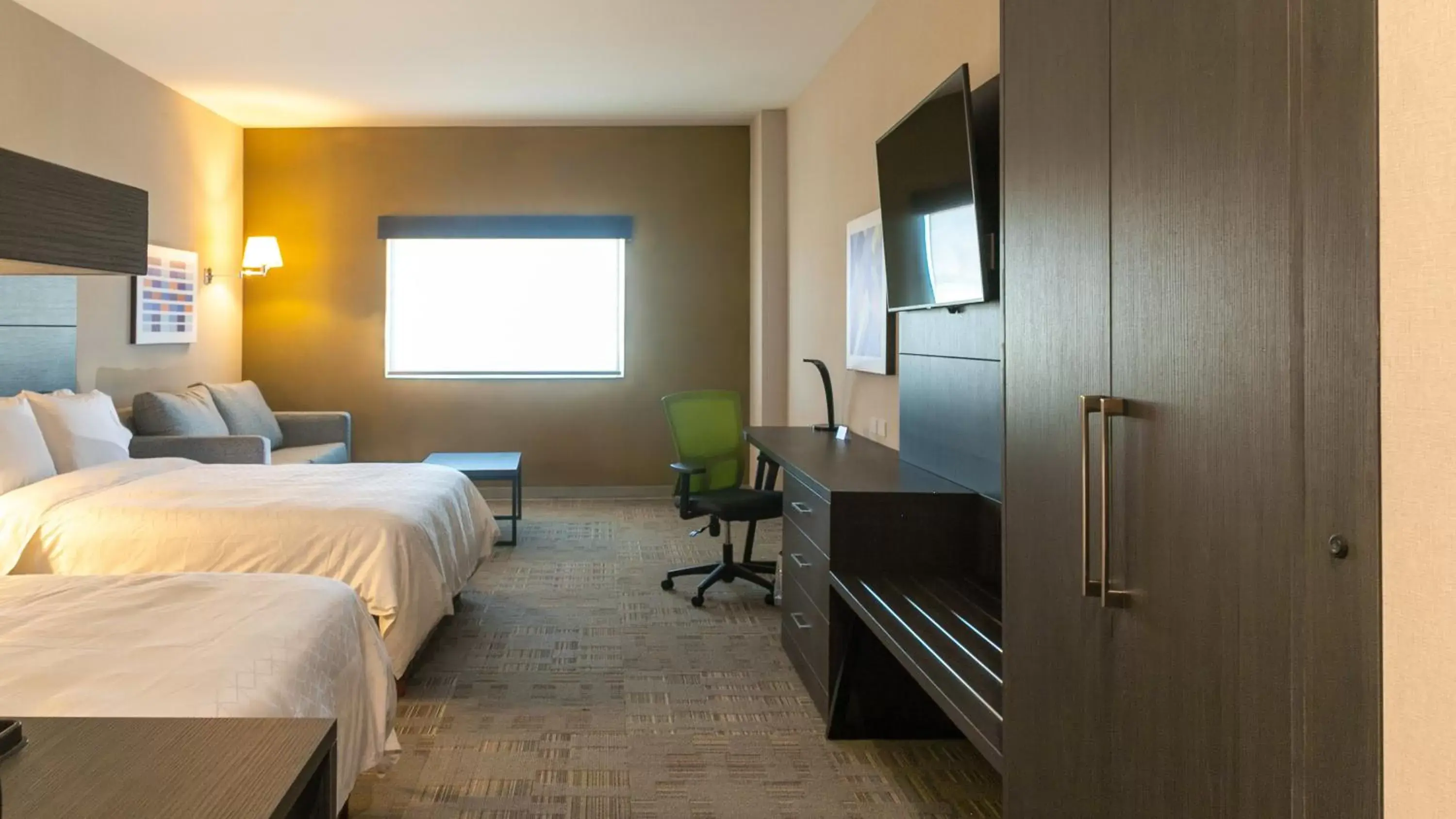 Photo of the whole room, Bed in Holiday Inn Express & Suites - Tijuana Otay, an IHG Hotel