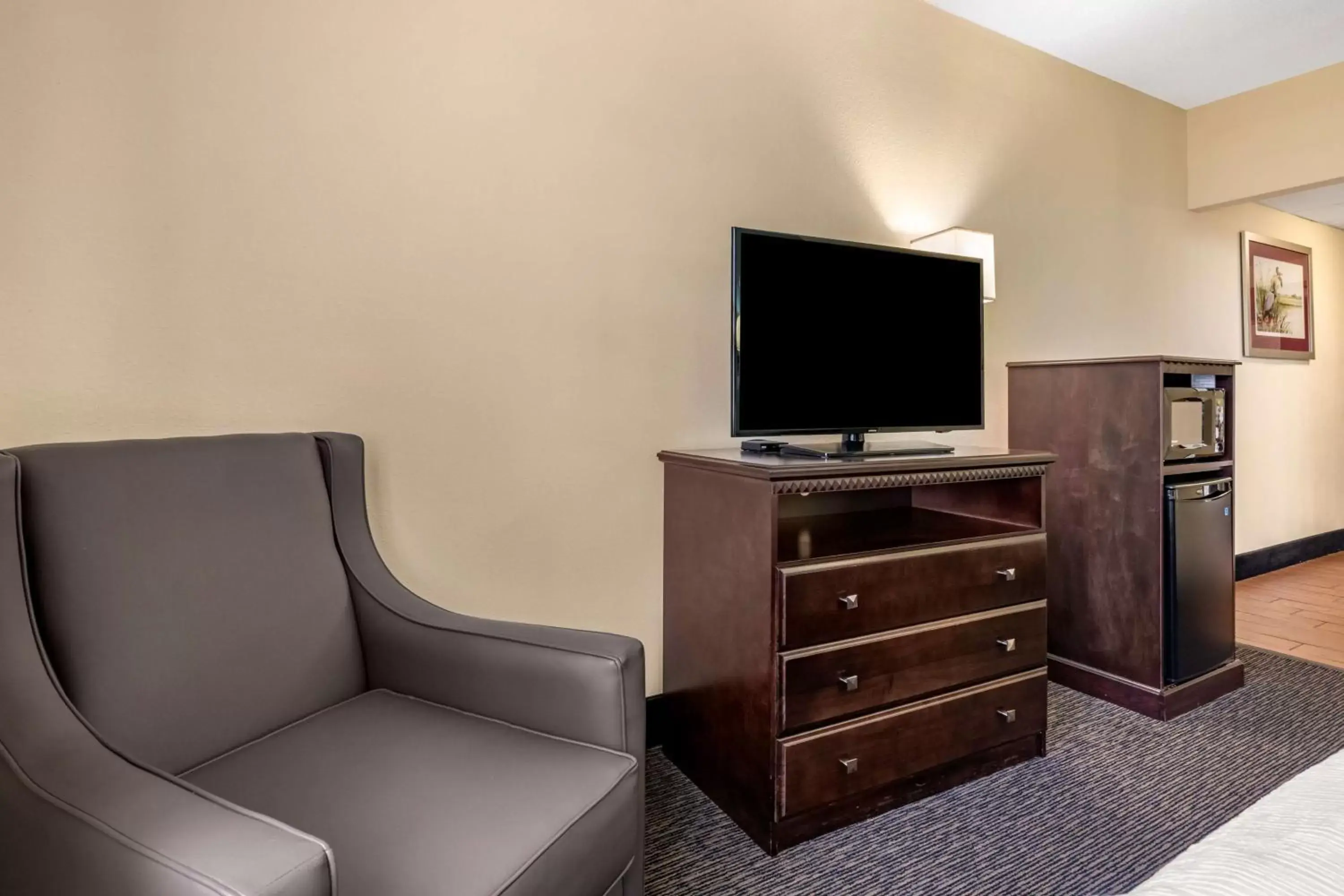 TV and multimedia, TV/Entertainment Center in Best Western Gateway Grand