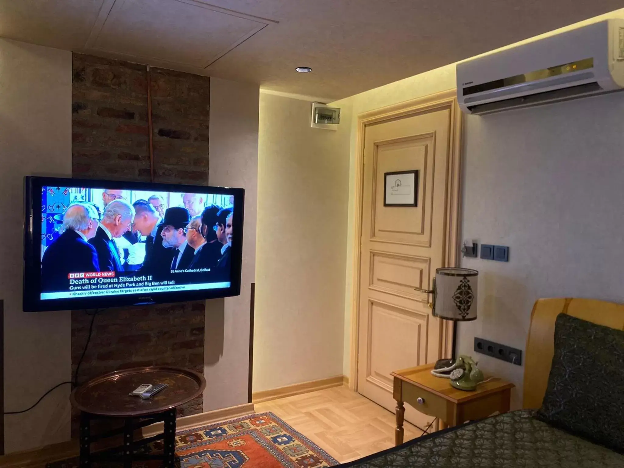 TV and multimedia, TV/Entertainment Center in Hotel Niles Istanbul