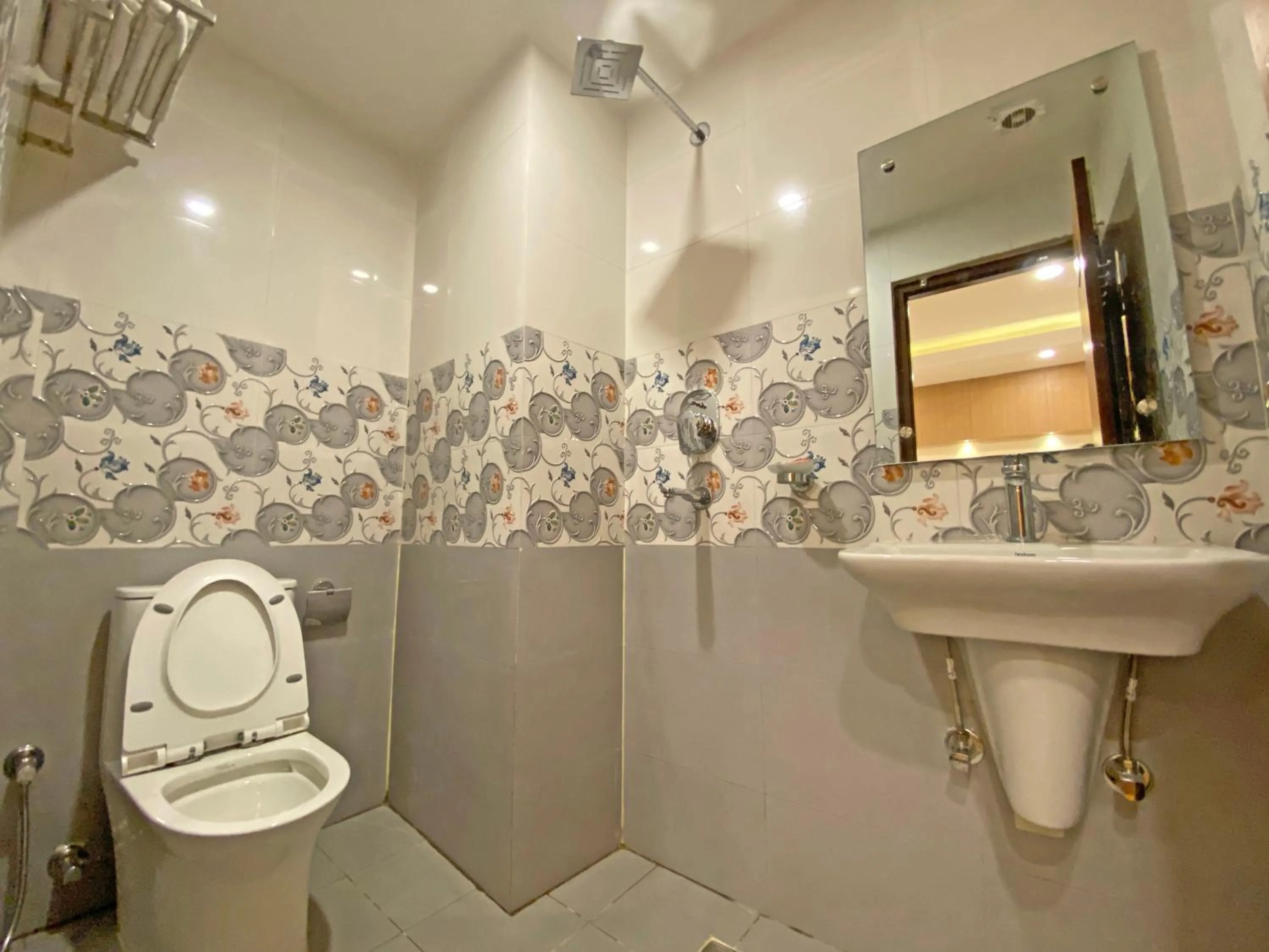 Shower in Hotel Nilakantha Pvt. Ltd