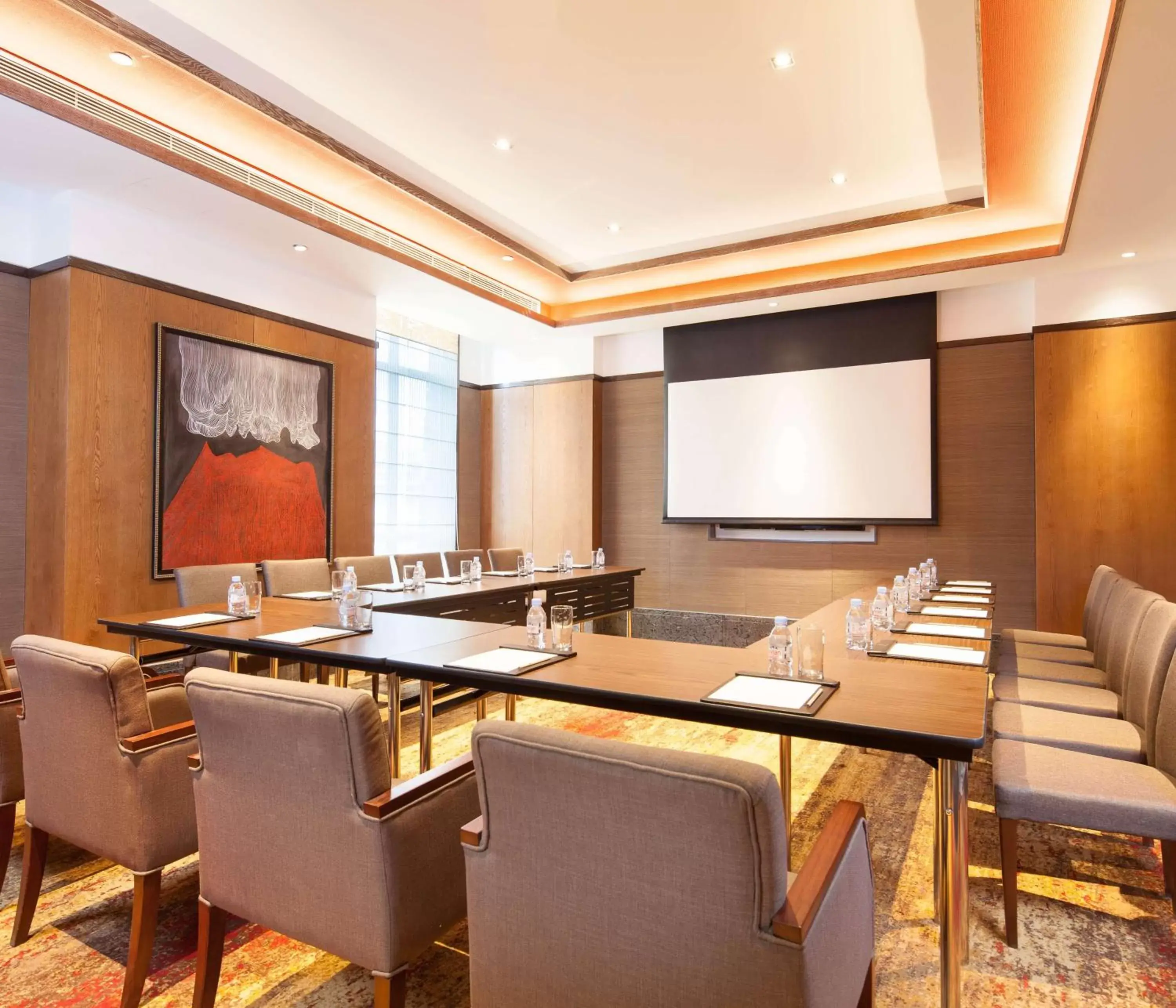 Meeting/conference room in Hilton Garden Inn Shangri-La