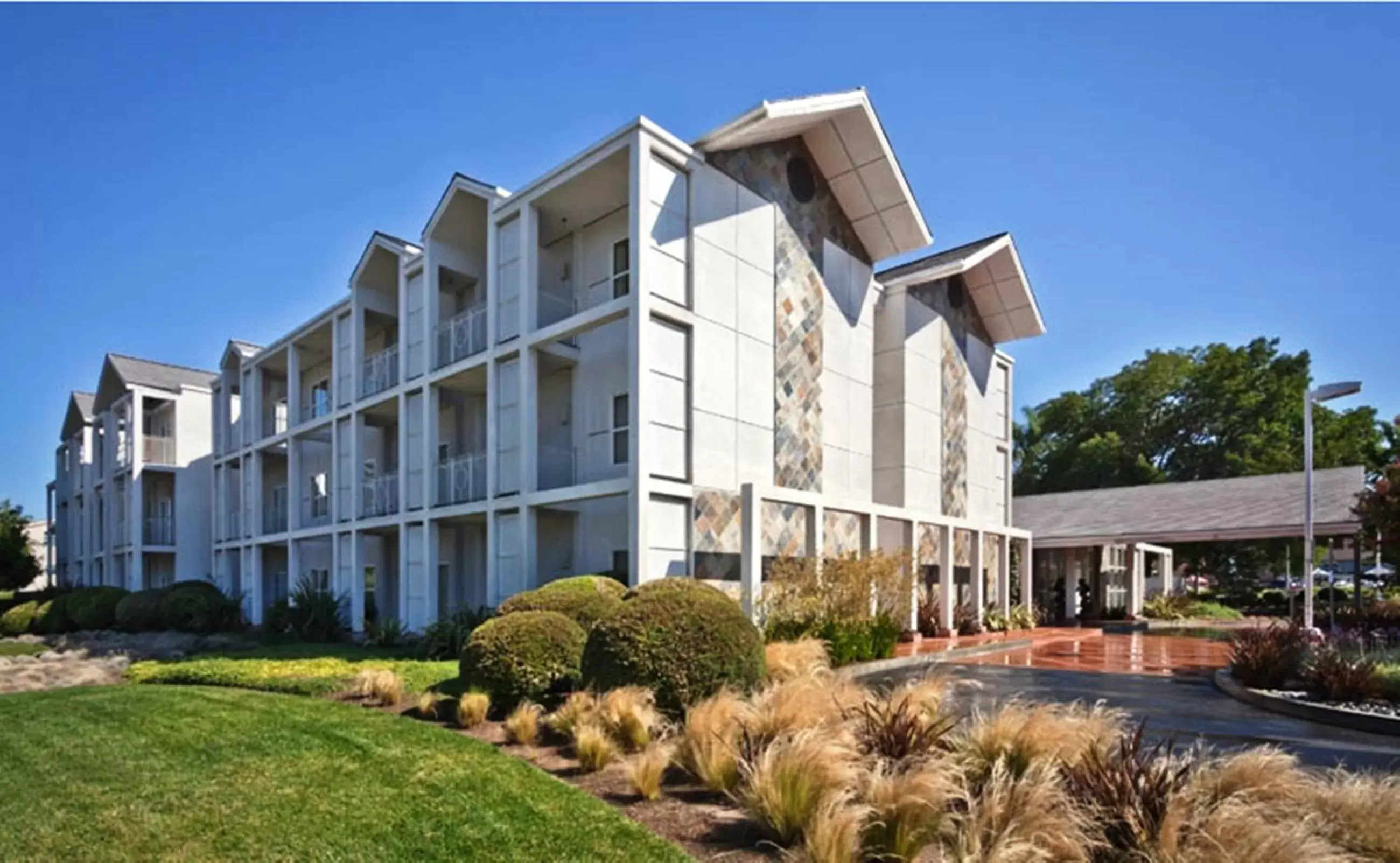 Facade/entrance, Property Building in Corporate Inn Sunnyvale - All-Suite Hotel