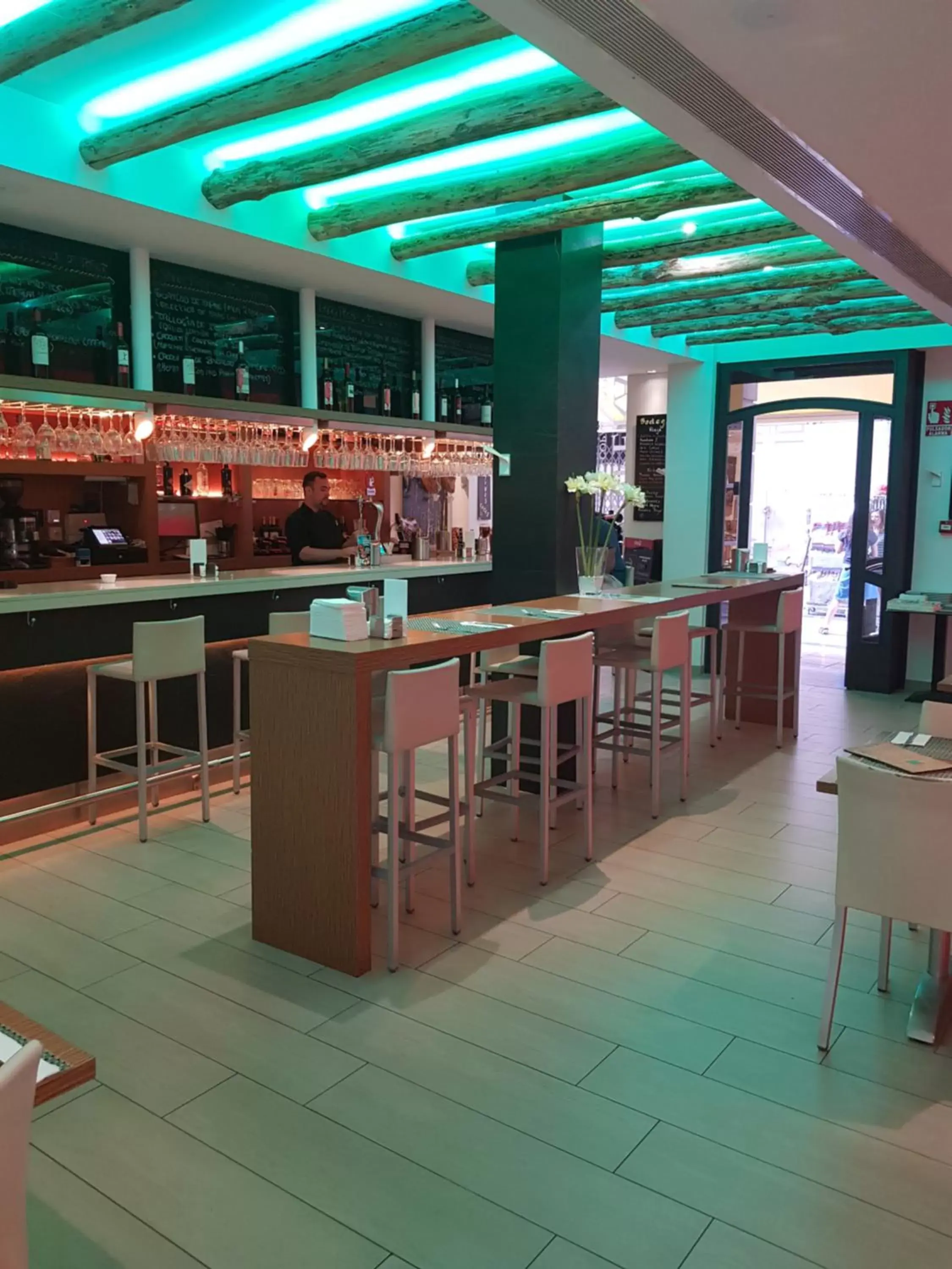 Food and drinks, Restaurant/Places to Eat in Hotel Comfort Dauro 2