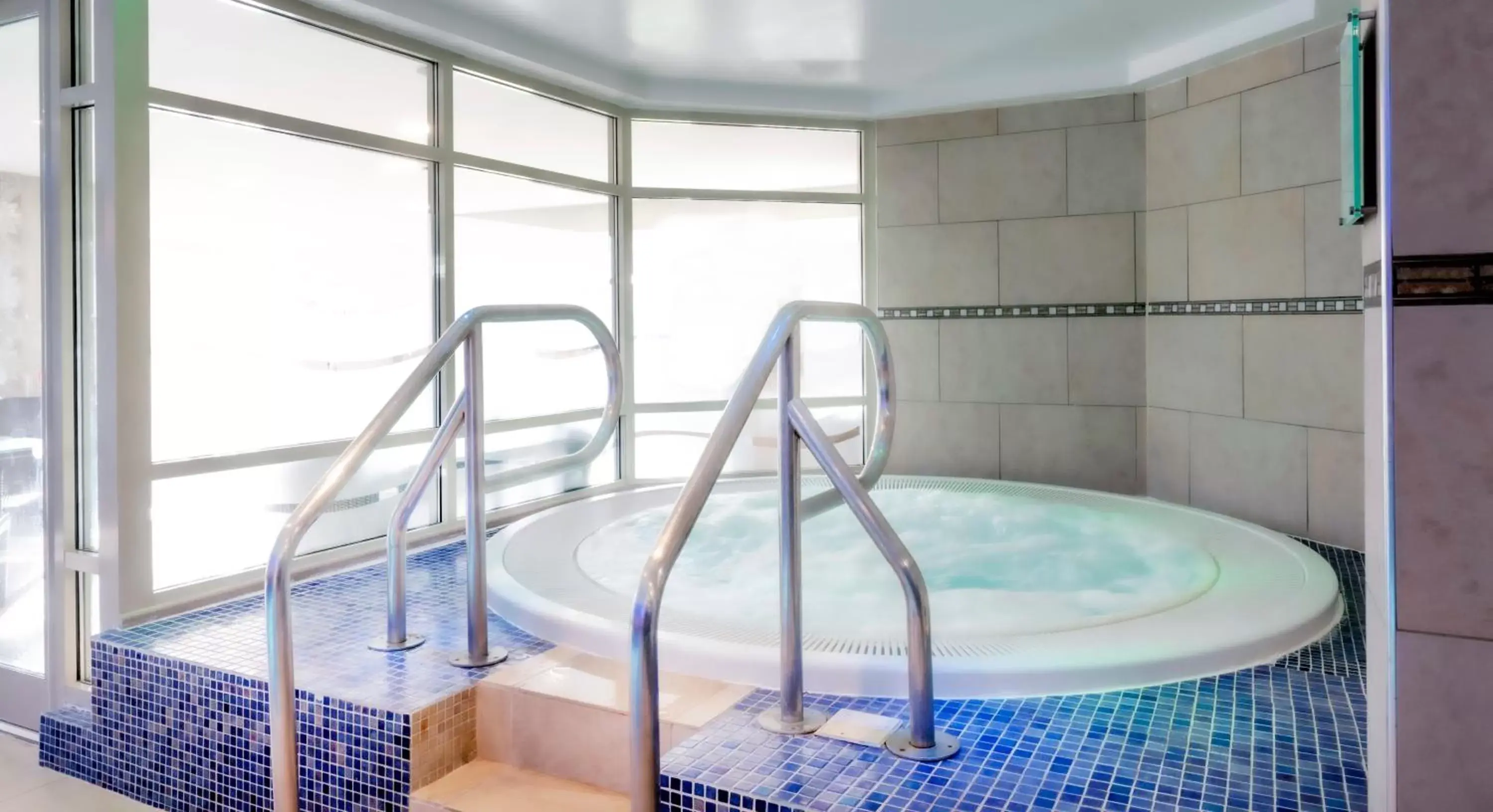 Hot Tub, Swimming Pool in Wood Hall Hotel & Spa