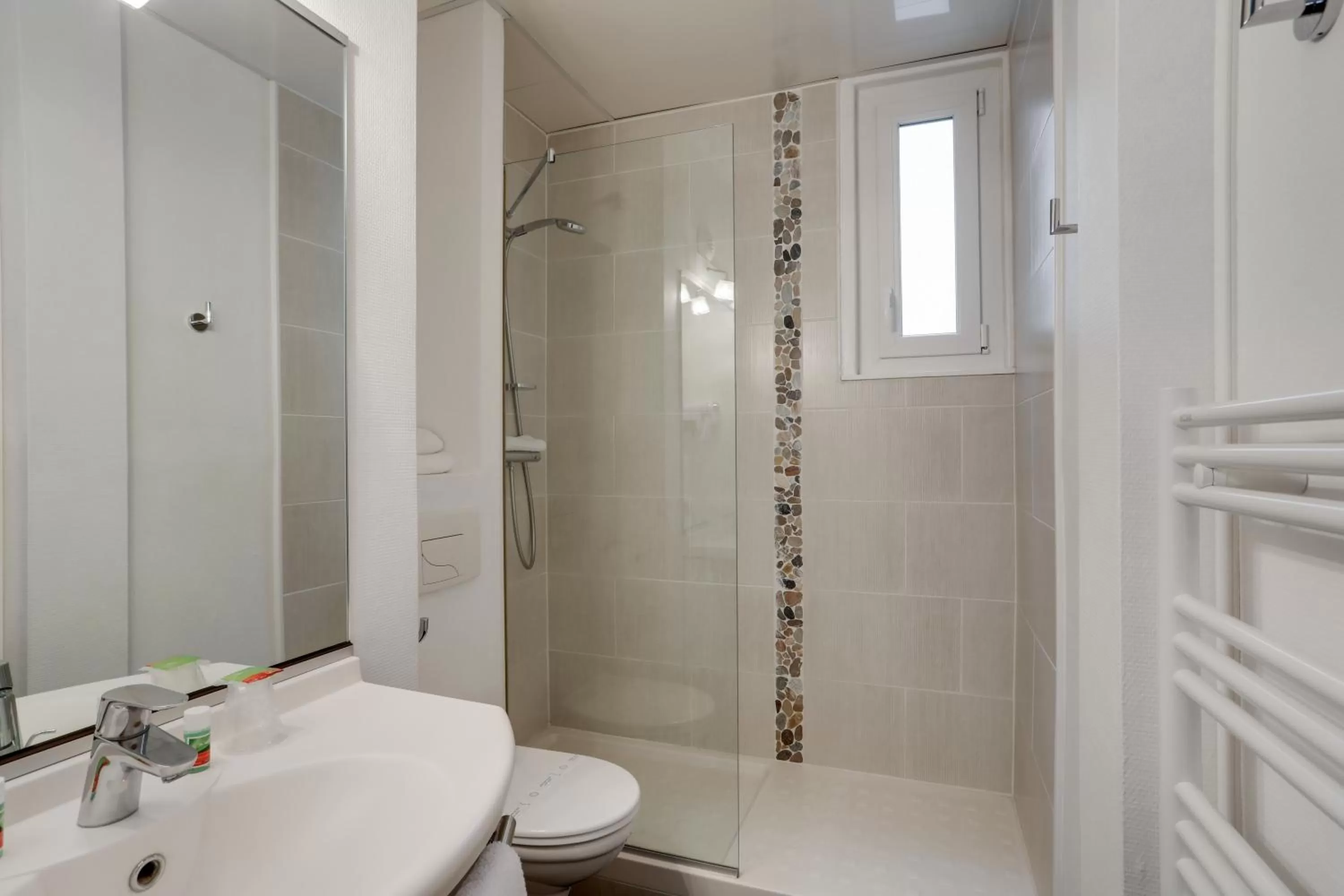 Shower in Hotel Chagnot