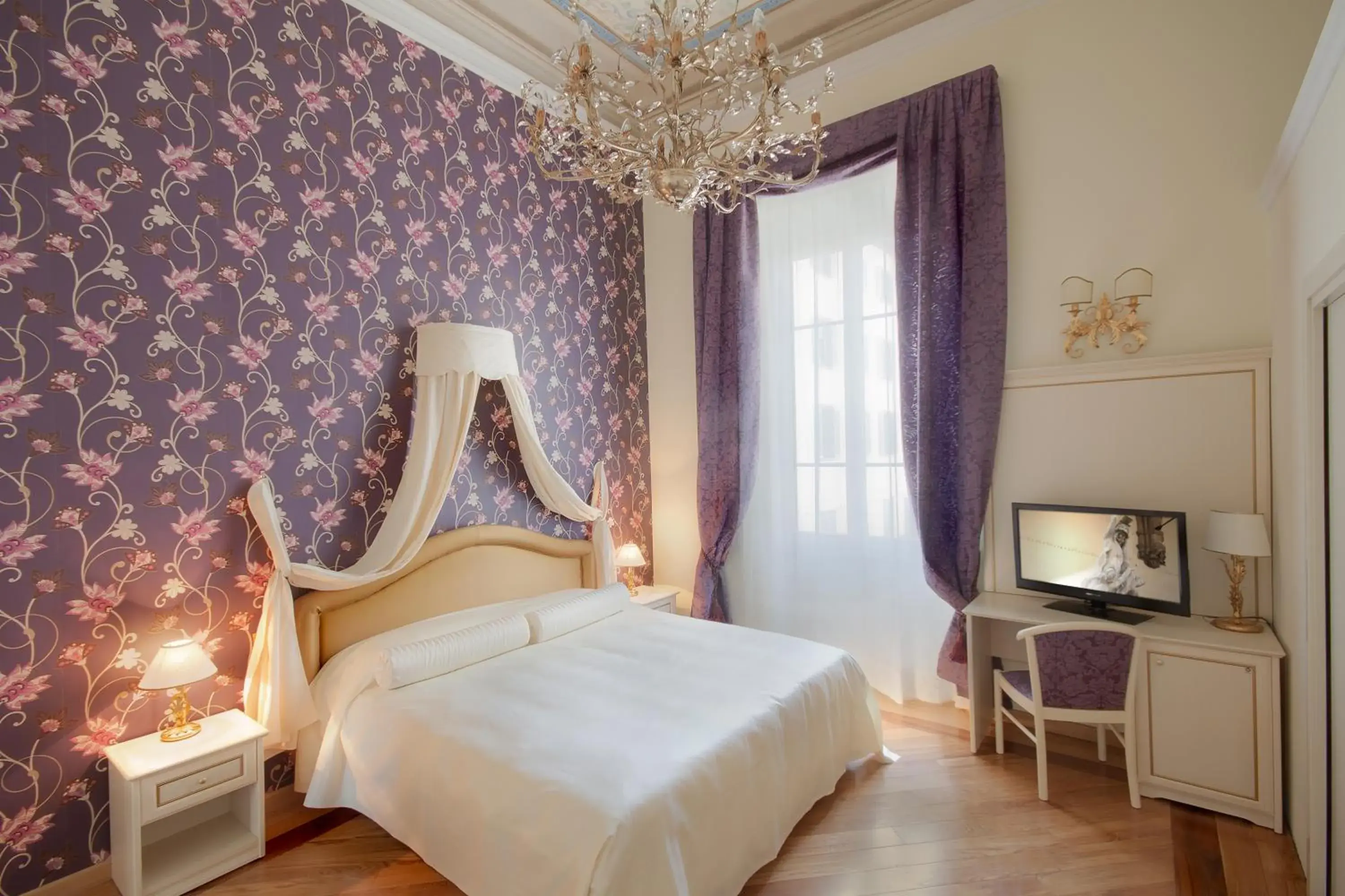 Photo of the whole room, Bed in Relais La Corte di Cloris Photo of the whole room, Bed in Relais La Corte di Cloris