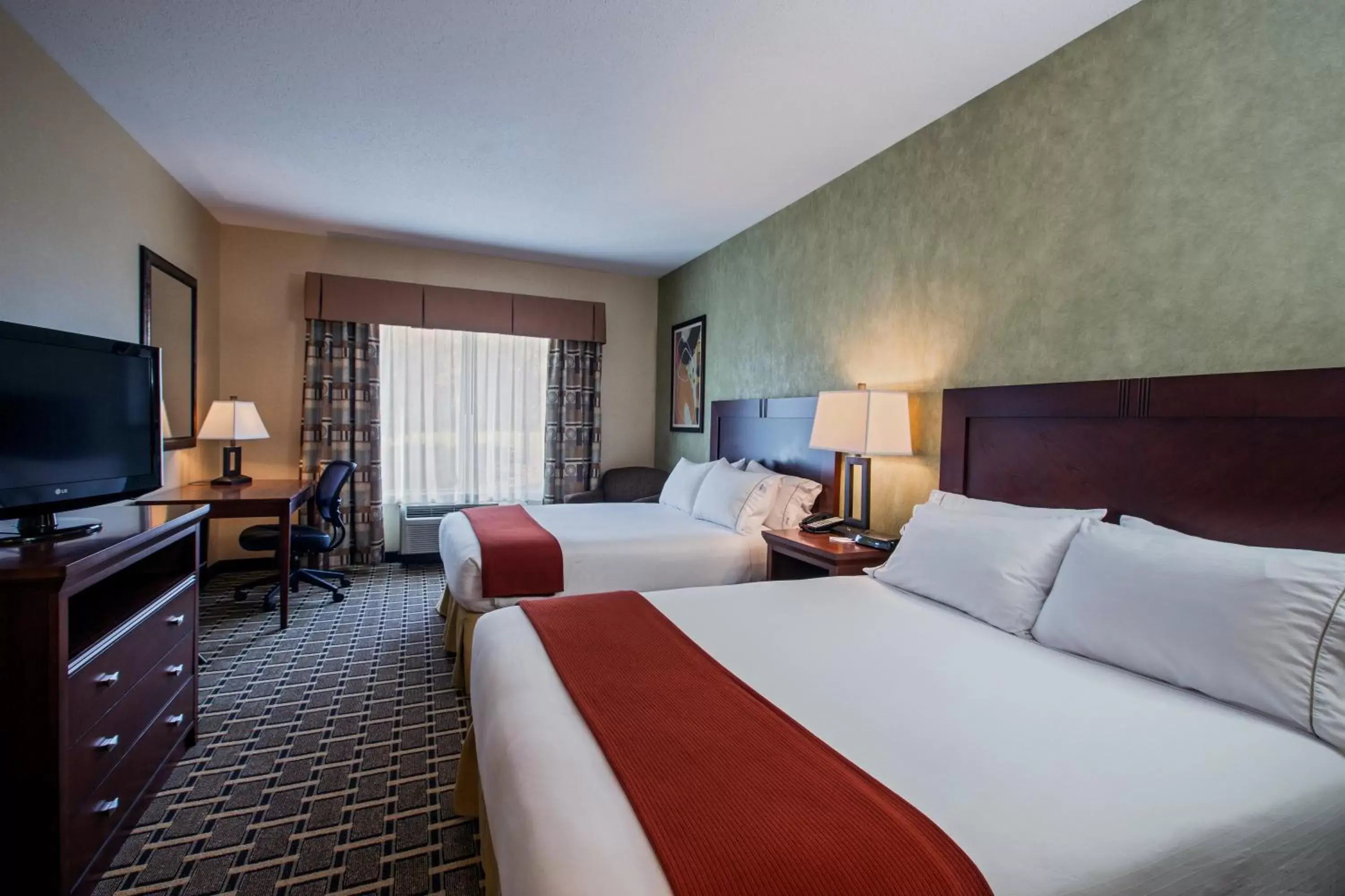 Photo of the whole room in Holiday Inn Express Hotel & Suites Youngstown North-Warren/Niles, an IHG Hotel