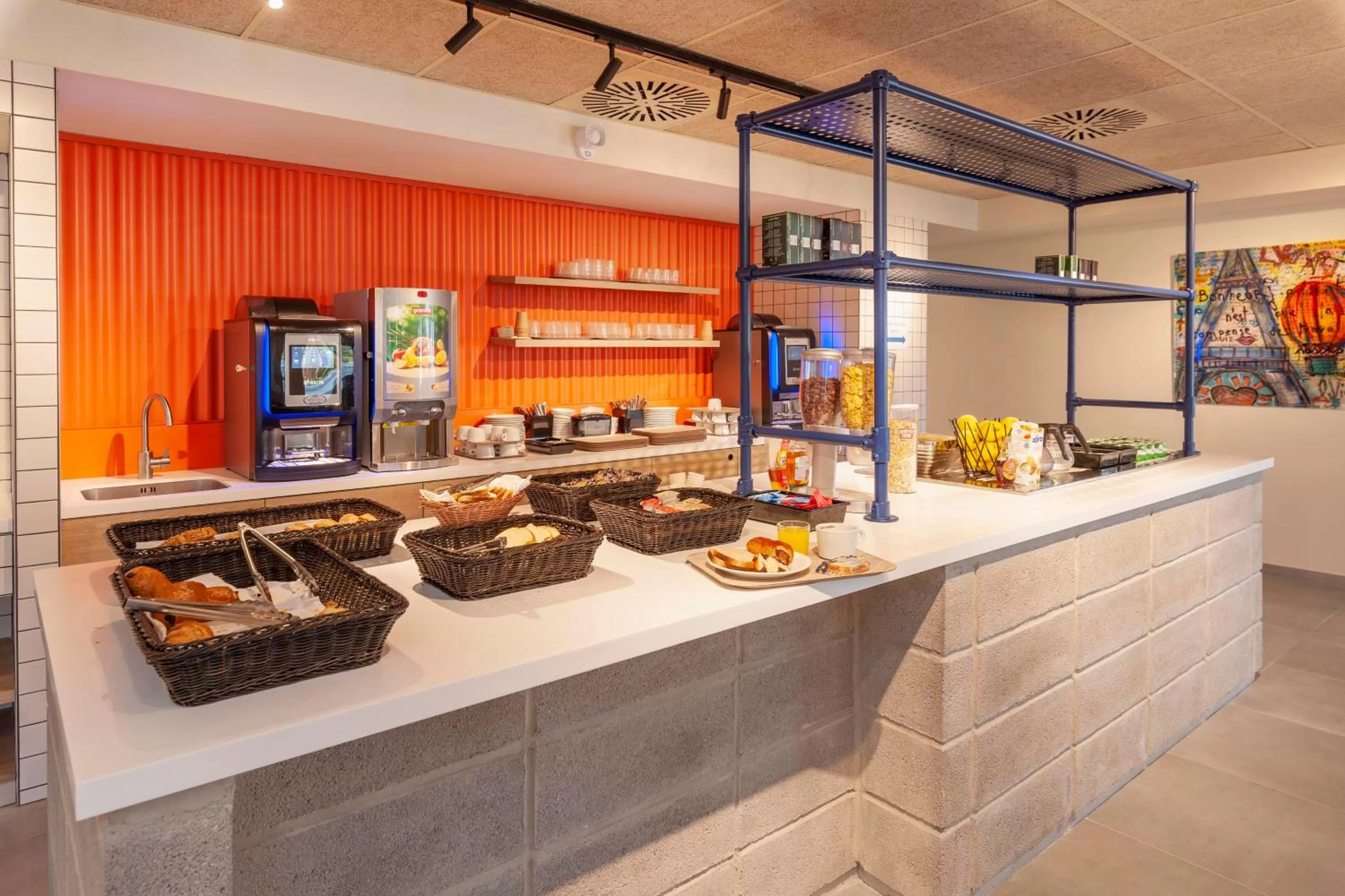 Food and drinks in Ibis Budget Mont De Marsan