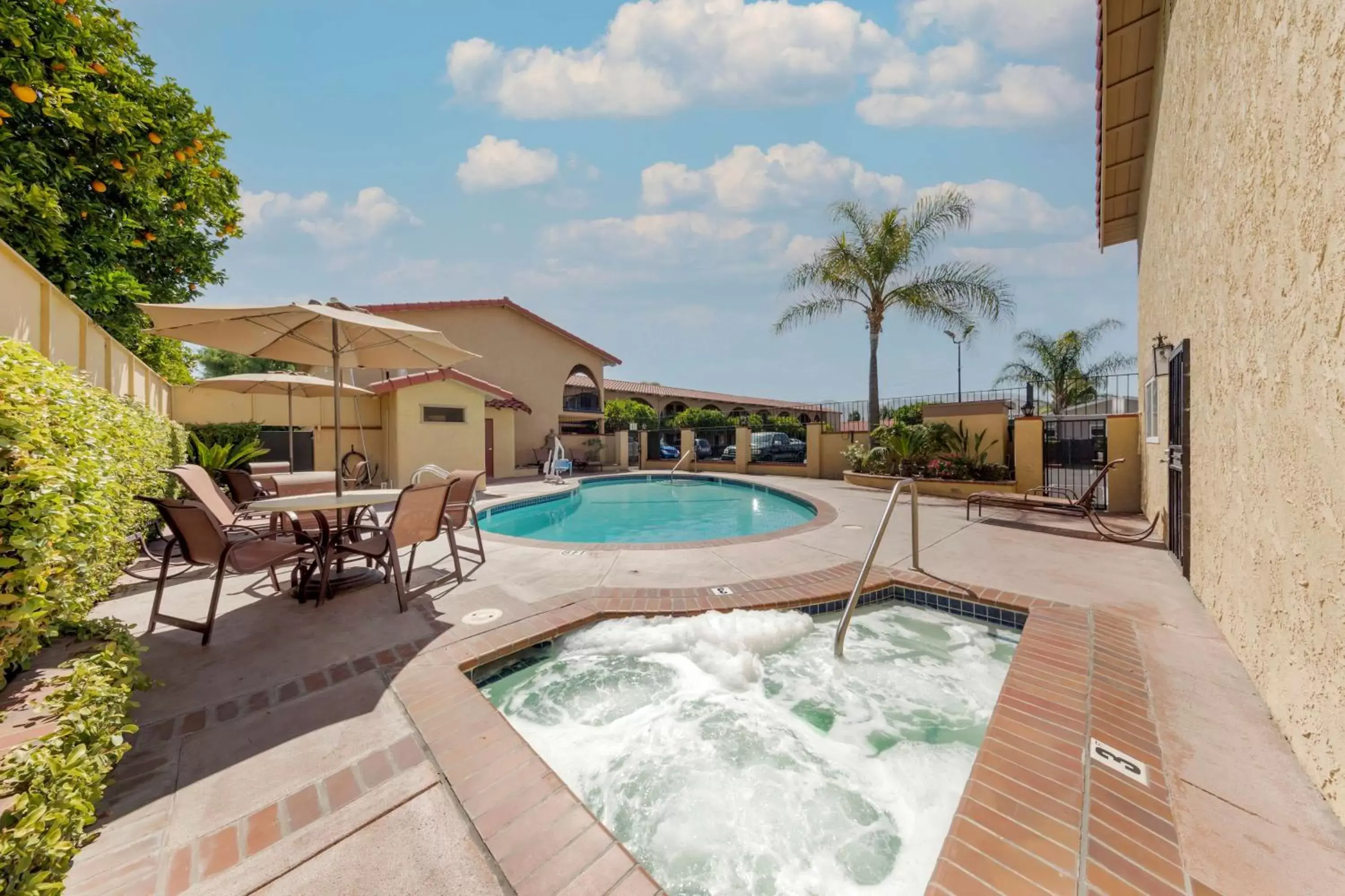 Pool view, Swimming Pool in Best Western La Posada Motel