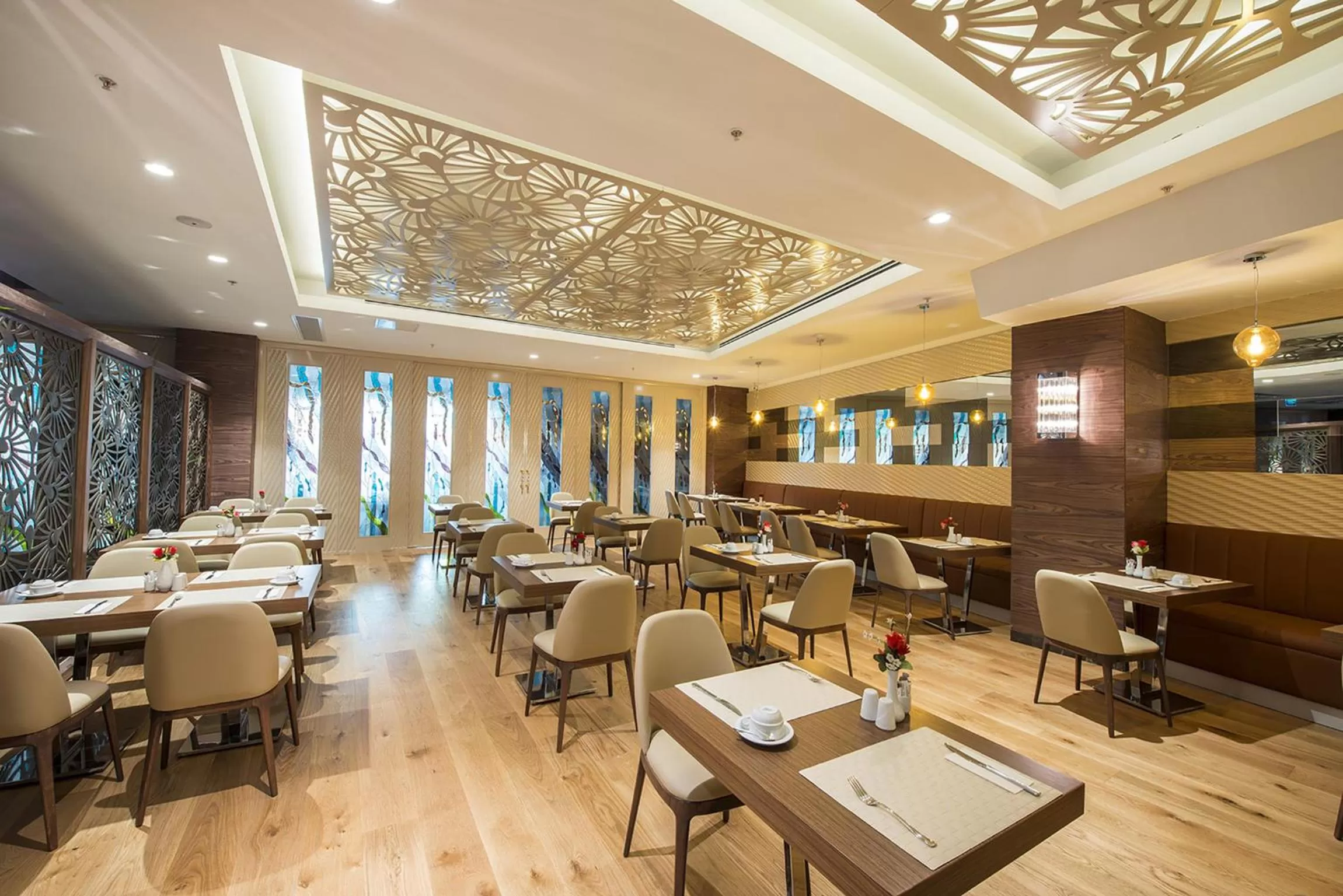 Restaurant/places to eat in Ramada by Wyndham Gemli̇k